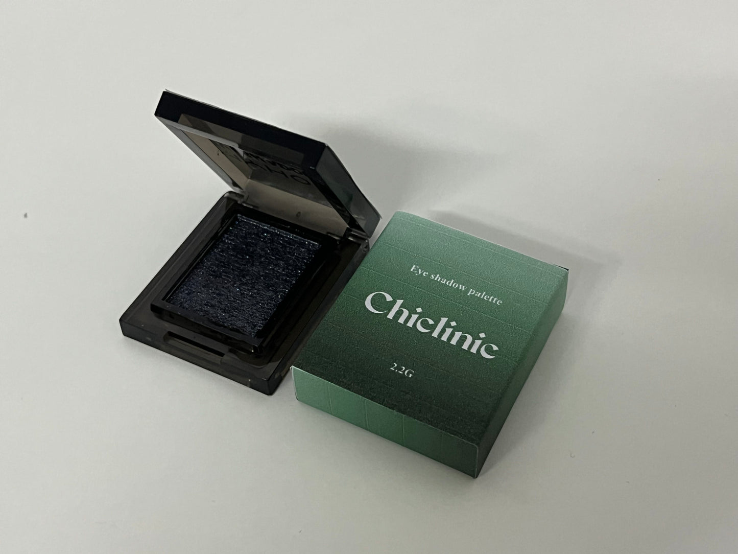 【Chiclinic Eye Shadow Palette】—— Sleek Choice of Eye Makeup & Elegance