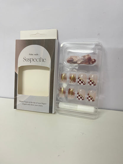 【Suspecthe Gold Foil & Checkerboard False Nails】—— Effortless Elegance at Your Fingertips