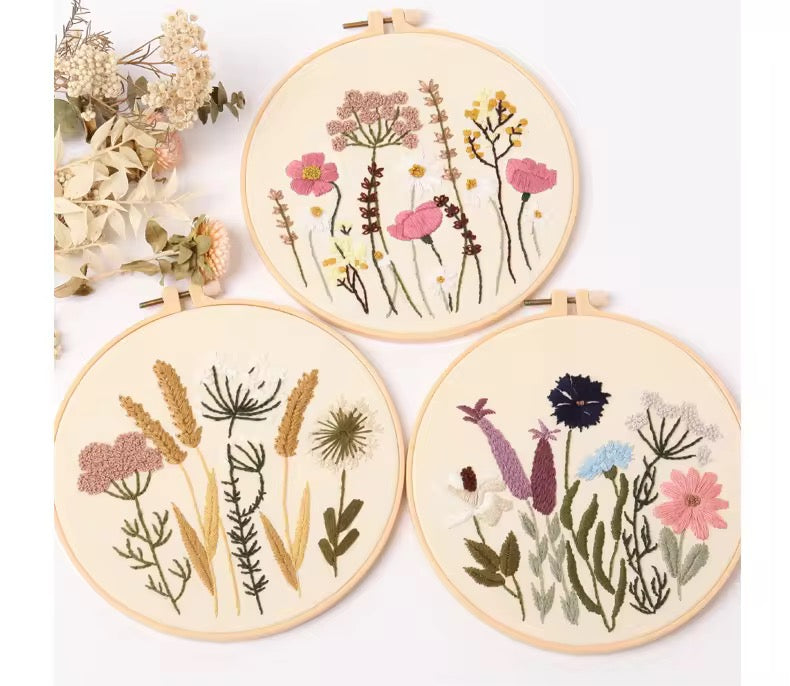 prettypublic Embroidery,4 Sets Cross Stitch Kits for Beginners with Stamped Flower Pattern, Starter Kits for Adults Hand Craft Lover with Embroidery Hoop, Instructions and Threads