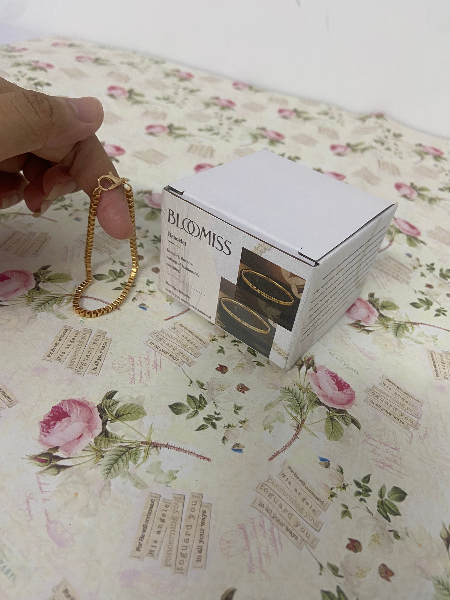 BLOOMISS Gold Bracelets for Women, Dainty Gold Jewelry Gifts for Women, 14k Gold Bracelets for Women Non Tarnish, Trendy Gold Bracelet Waterproof, Gold Accessories for women