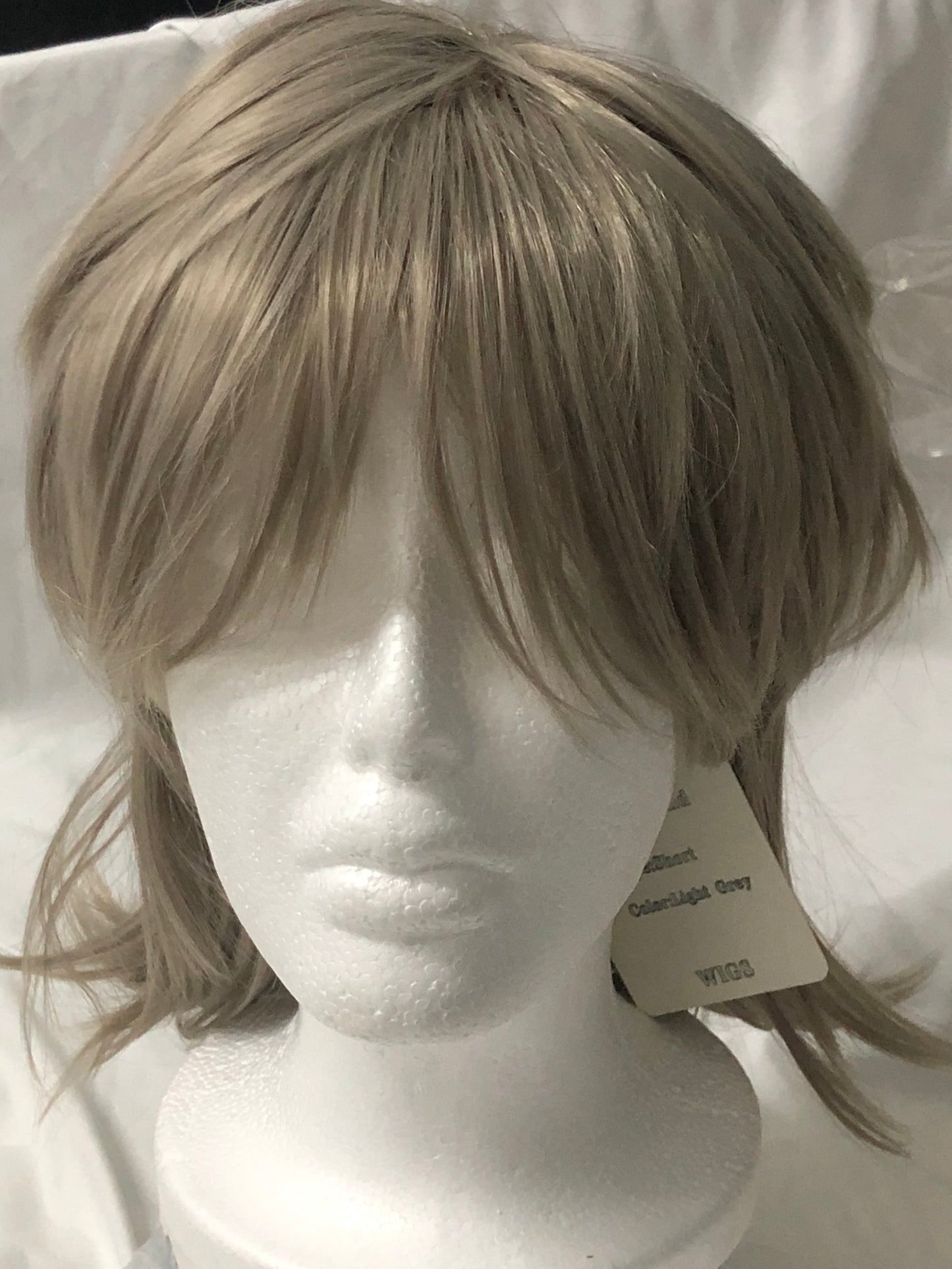 Cuteisland londe Bob Wigs for White Women Short Ombre Blonde Highlight Pixie Bob Wig with Bangs Chin Length Synthetic Natural Daily Party Wig