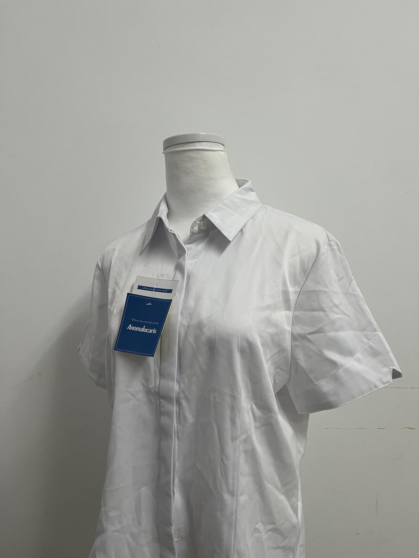 Anomalocaris-Inspired White Short-Sleeve Shirt: 70% Combed Cotton, Wrinkle-Resistant, Breathable for Commute/Casual/Business