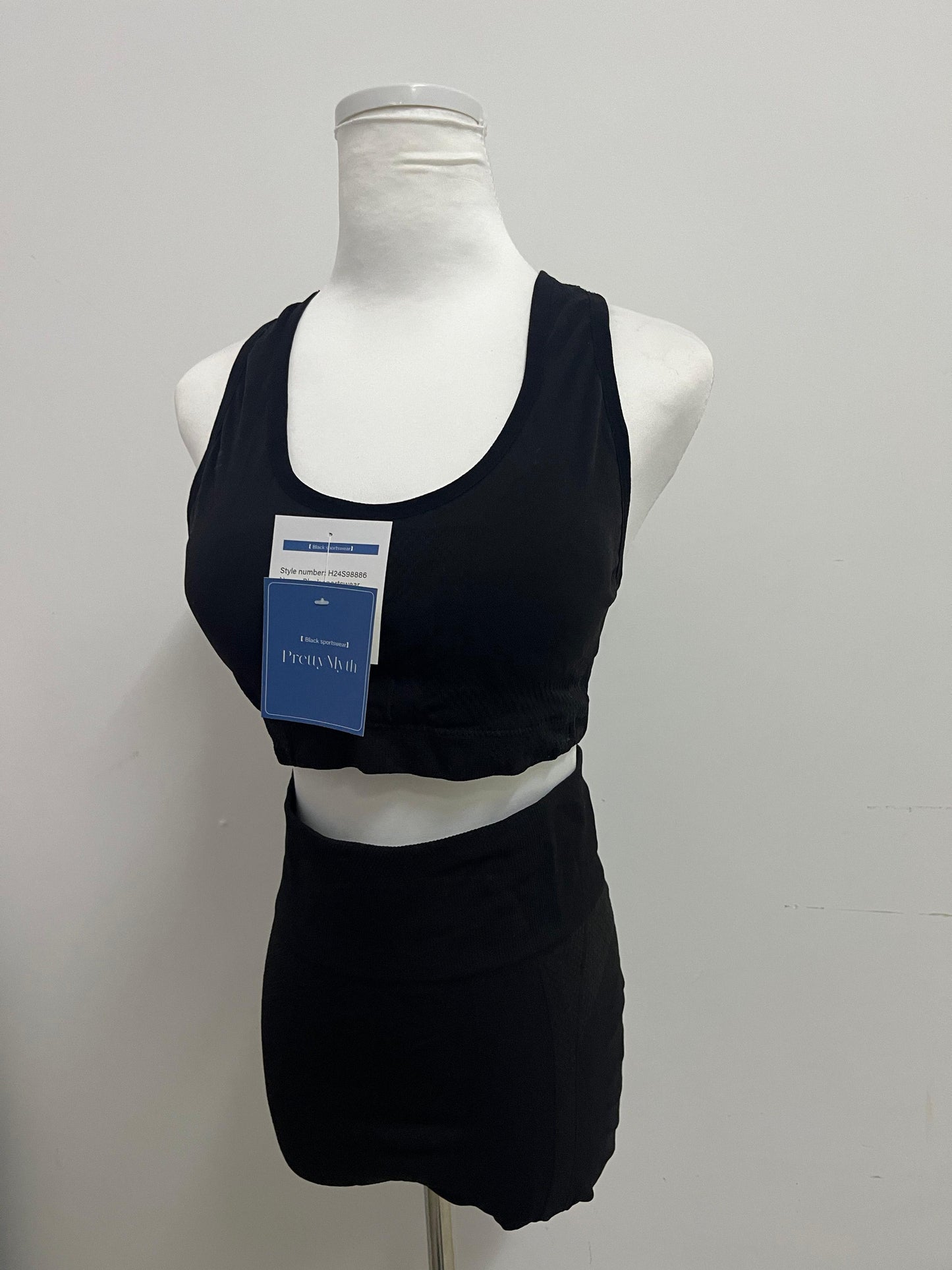 PrettyMyth Black Sportswear Set - An Excellent Combination of Fashion and Functionality