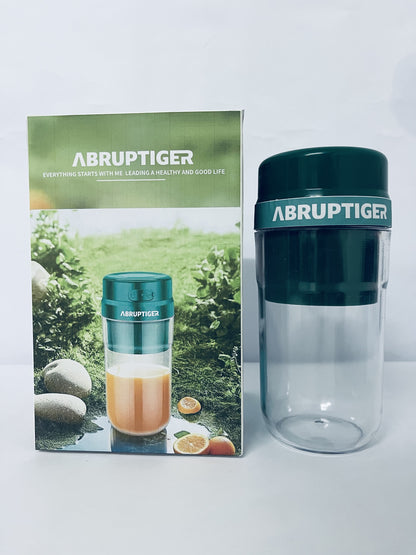 ABRUPTIGER Electric juicers Electric Stirring Cup USB Rechargeable Models Green with a Carry Handle Convenient to Carry 550ml Large Capacity Sharp Stainless Steel Blade Squeeze Fruit Vegetables Shake