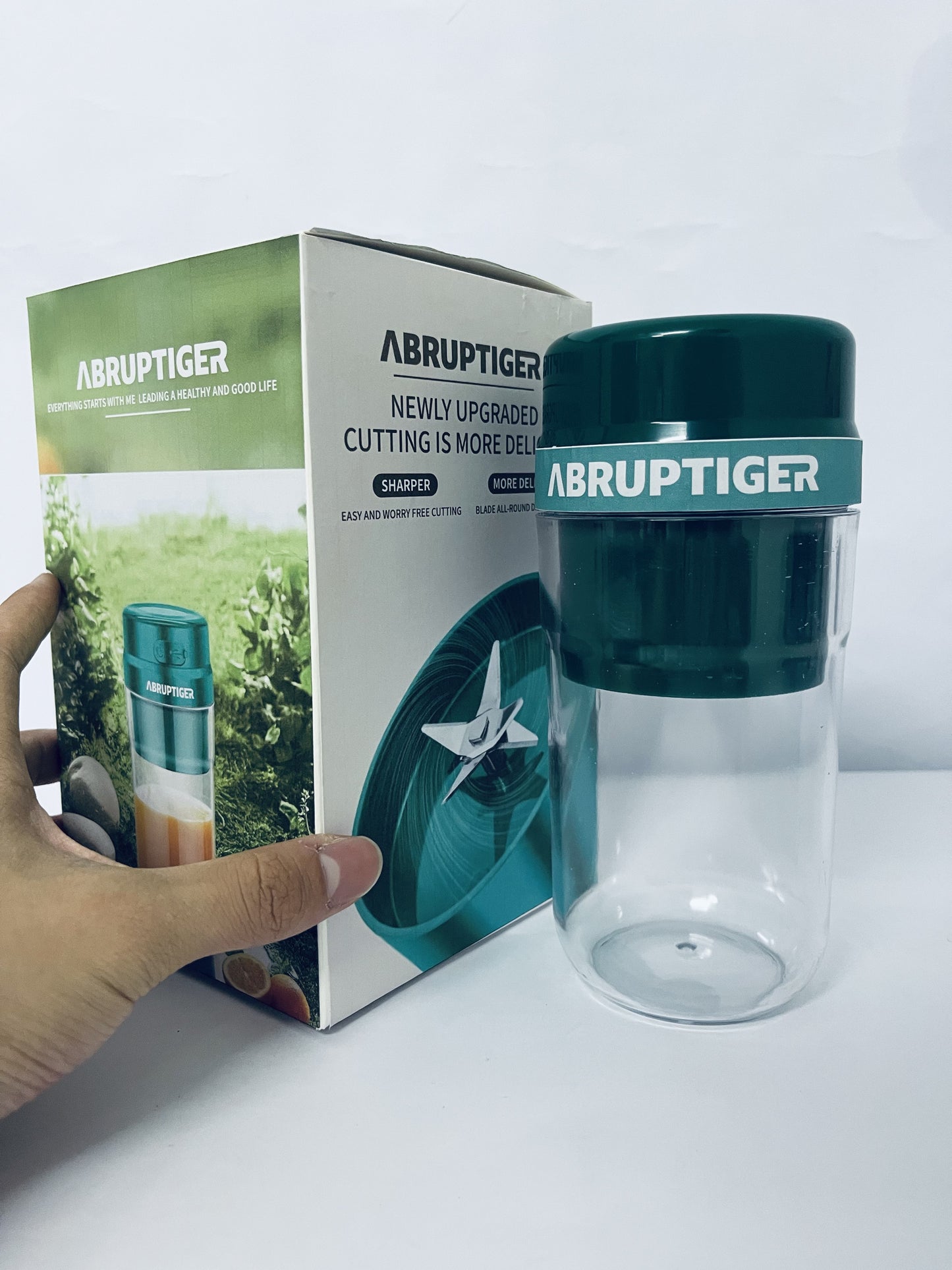 ABRUPTIGER Electric juicers Electric Stirring Cup USB Rechargeable Models Green with a Carry Handle Convenient to Carry 550ml Large Capacity Sharp Stainless Steel Blade Squeeze Fruit Vegetables Shake