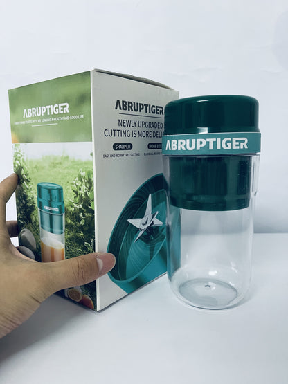 ABRUPTIGER Electric juicers Electric Stirring Cup USB Rechargeable Models Green with a Carry Handle Convenient to Carry 550ml Large Capacity Sharp Stainless Steel Blade Squeeze Fruit Vegetables Shake