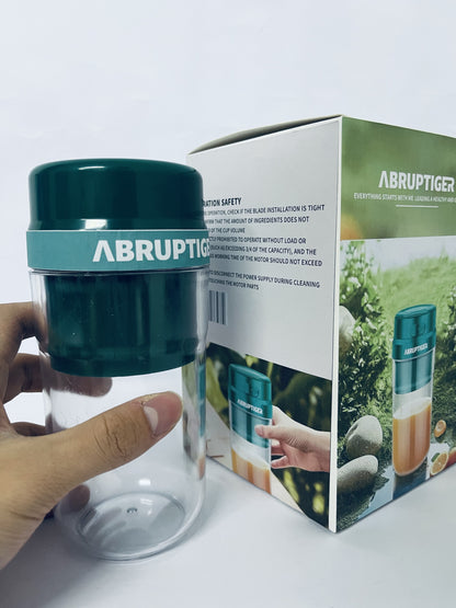 ABRUPTIGER Electric juicers Electric Stirring Cup USB Rechargeable Models Green with a Carry Handle Convenient to Carry 550ml Large Capacity Sharp Stainless Steel Blade Squeeze Fruit Vegetables Shake