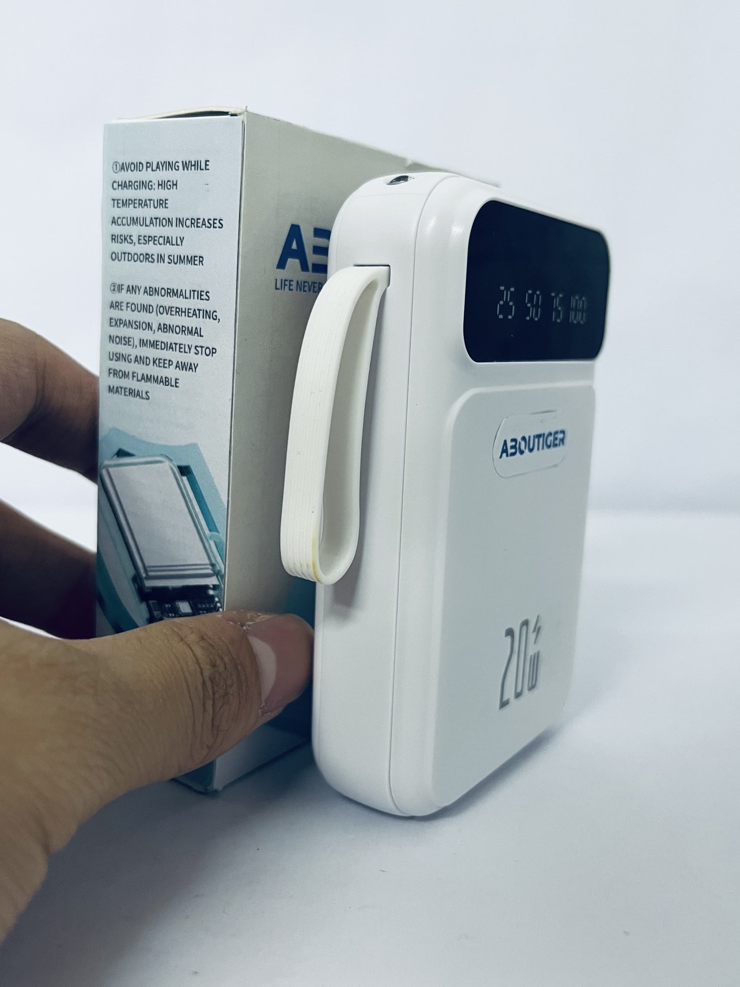 ABOUTIGER Portable Charger led lights show the current remaining power