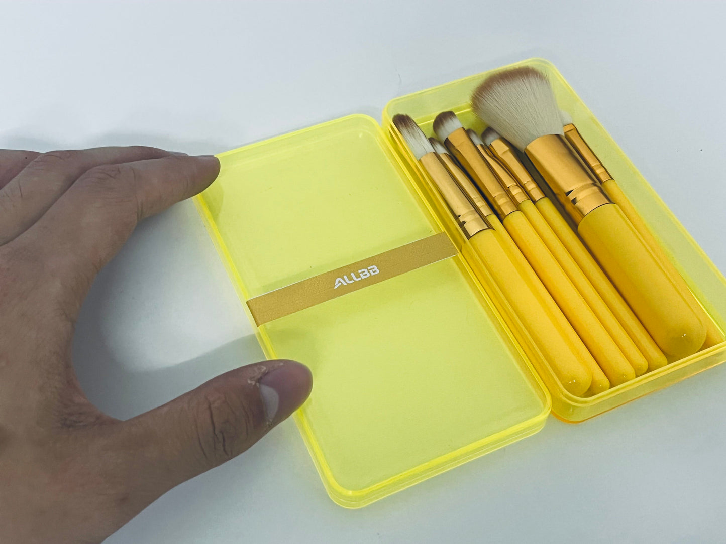 ALLBB Yellow Cosmetic Brush Set (7Pcs) - 2 Large Full-Face + 5 Small Detail Brushes, Soft Synthetic Bristles for Daily & Travel Use