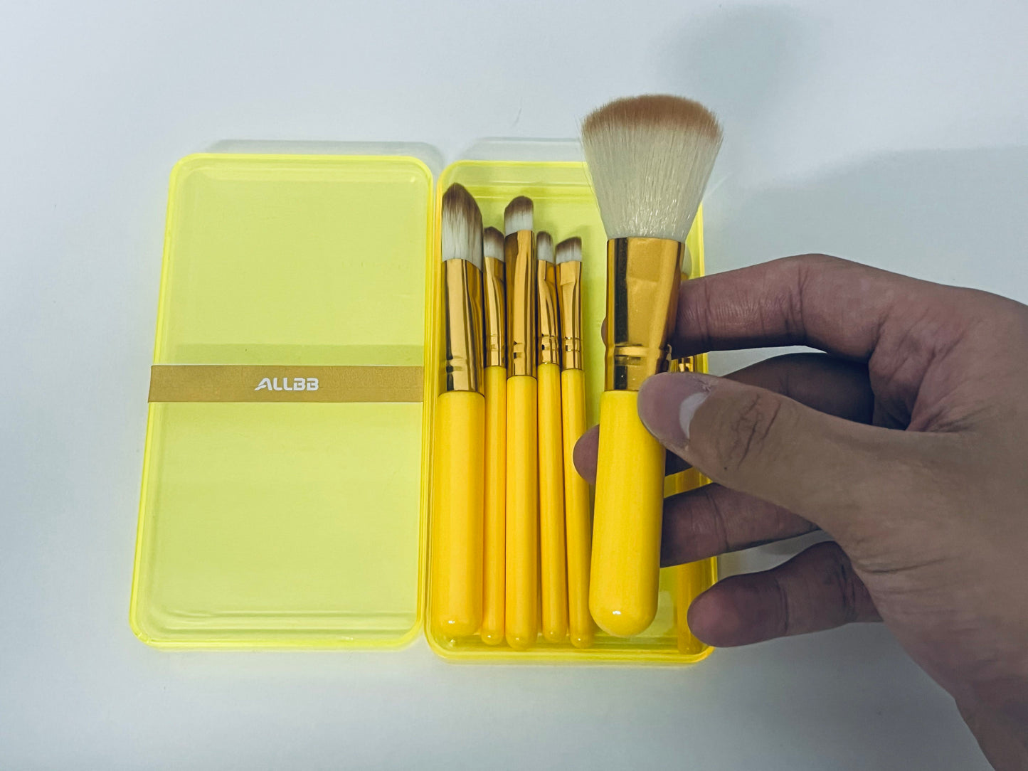 ALLBB Yellow Cosmetic Brush Set (7Pcs) - 2 Large Full-Face + 5 Small Detail Brushes, Soft Synthetic Bristles for Daily & Travel Use