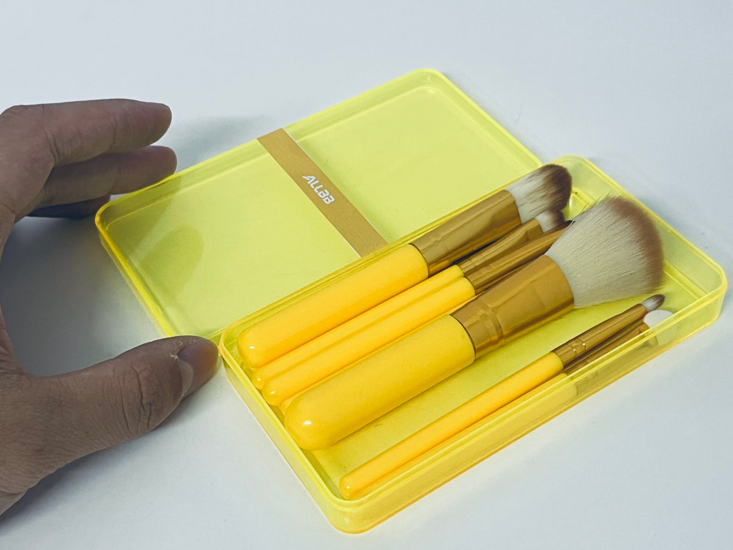 ALLBB Yellow Cosmetic Brush Set (7Pcs) - 2 Large Full-Face + 5 Small Detail Brushes, Soft Synthetic Bristles for Daily & Travel Use