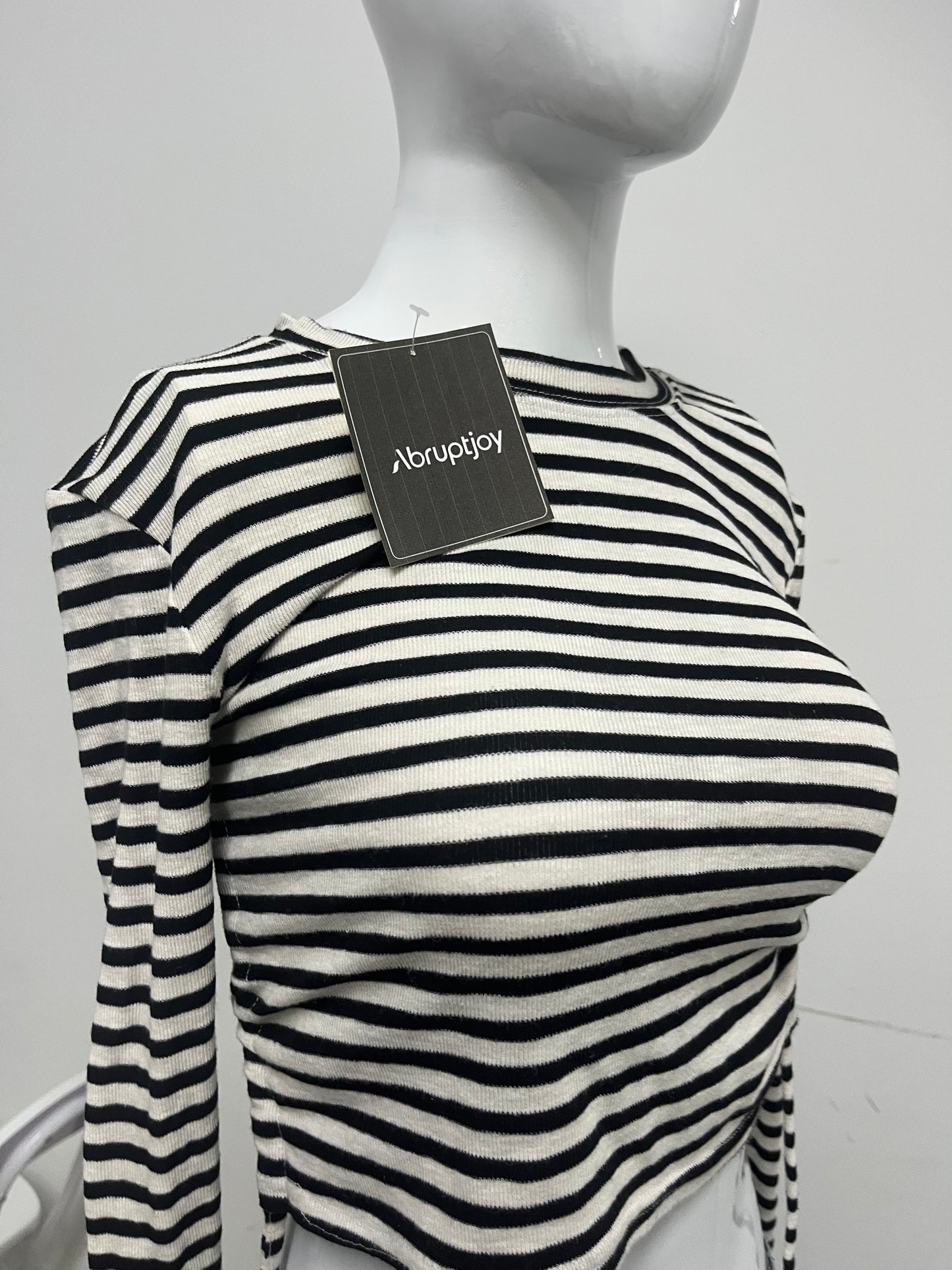 [Abruptjoy Tops as clothing]——Y2K Striped Cropped Long-Sleeve Top - High-Waist Slimming Crop Tee