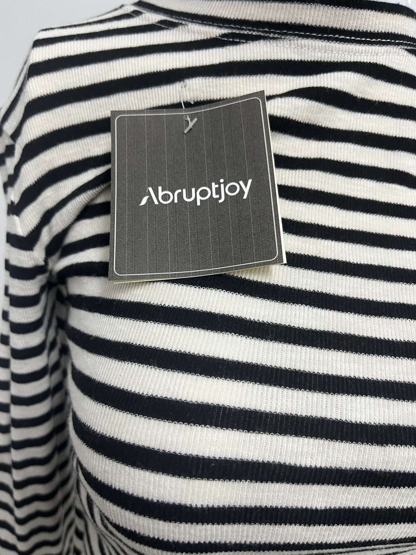 [Abruptjoy Tops as clothing]——Y2K Striped Cropped Long-Sleeve Top - High-Waist Slimming Crop Tee