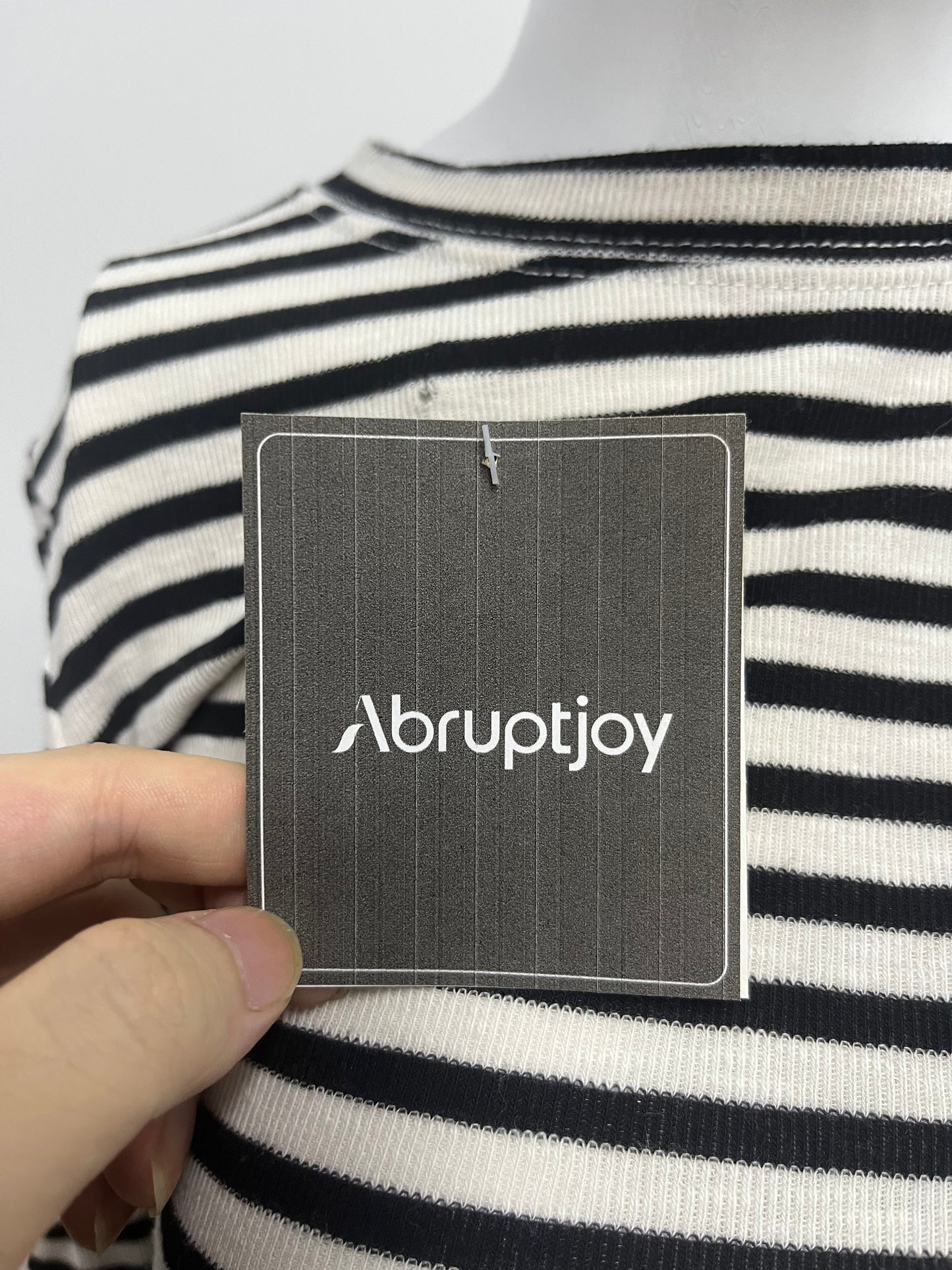 [Abruptjoy Tops as clothing]——Y2K Striped Cropped Long-Sleeve Top - High-Waist Slimming Crop Tee