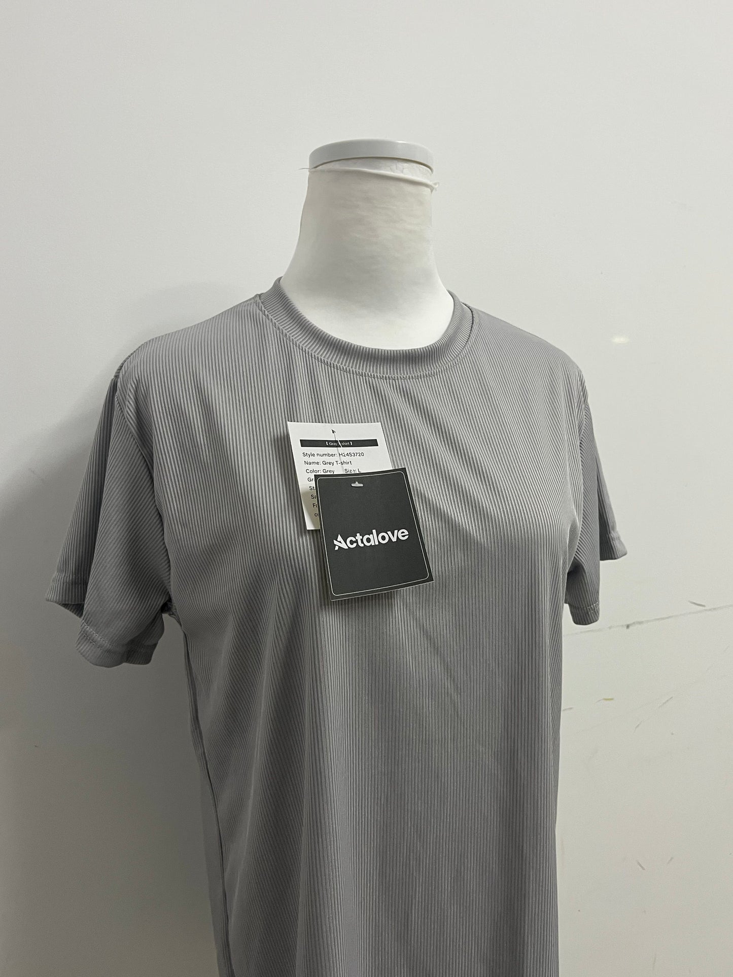 Actalove Men's Grey Vertical Stripe Short-Sleeve T-Shirt - A Daily Choice for Comfort and Texture