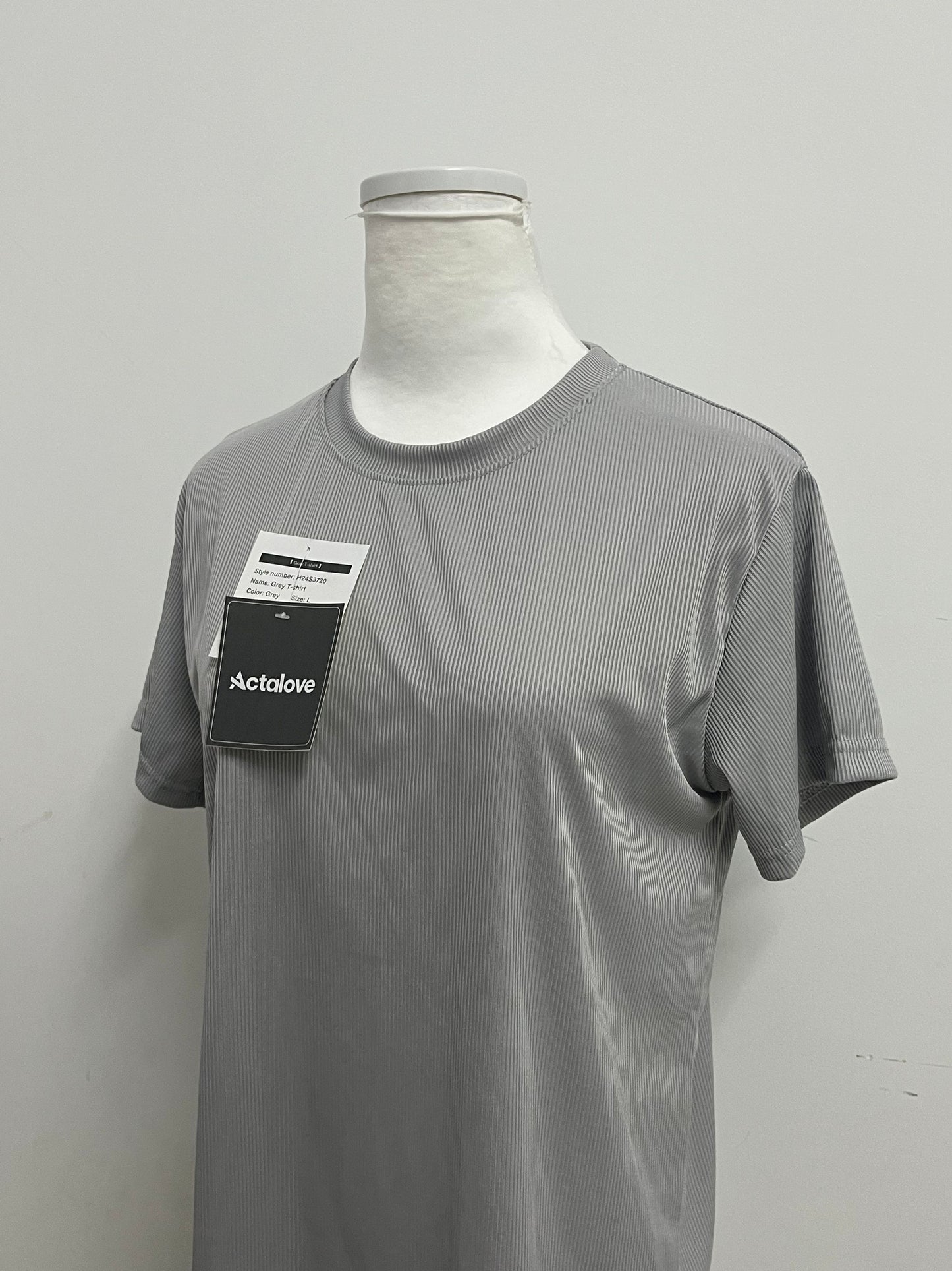 Actalove Men's Grey Vertical Stripe Short-Sleeve T-Shirt - A Daily Choice for Comfort and Texture