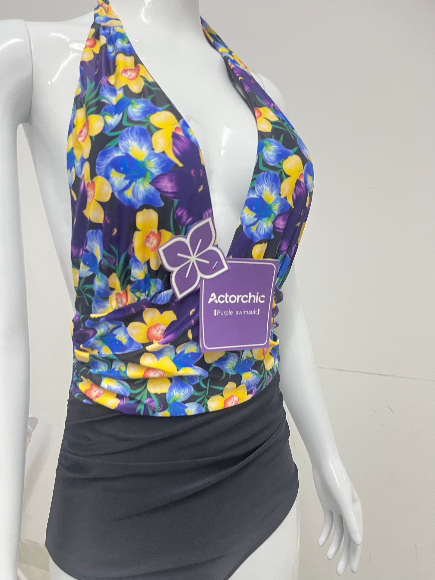 [Actorchic Swim suits]——Deep V Halter One-Piece Swimsuit - Tummy-Control Resort Swimwear