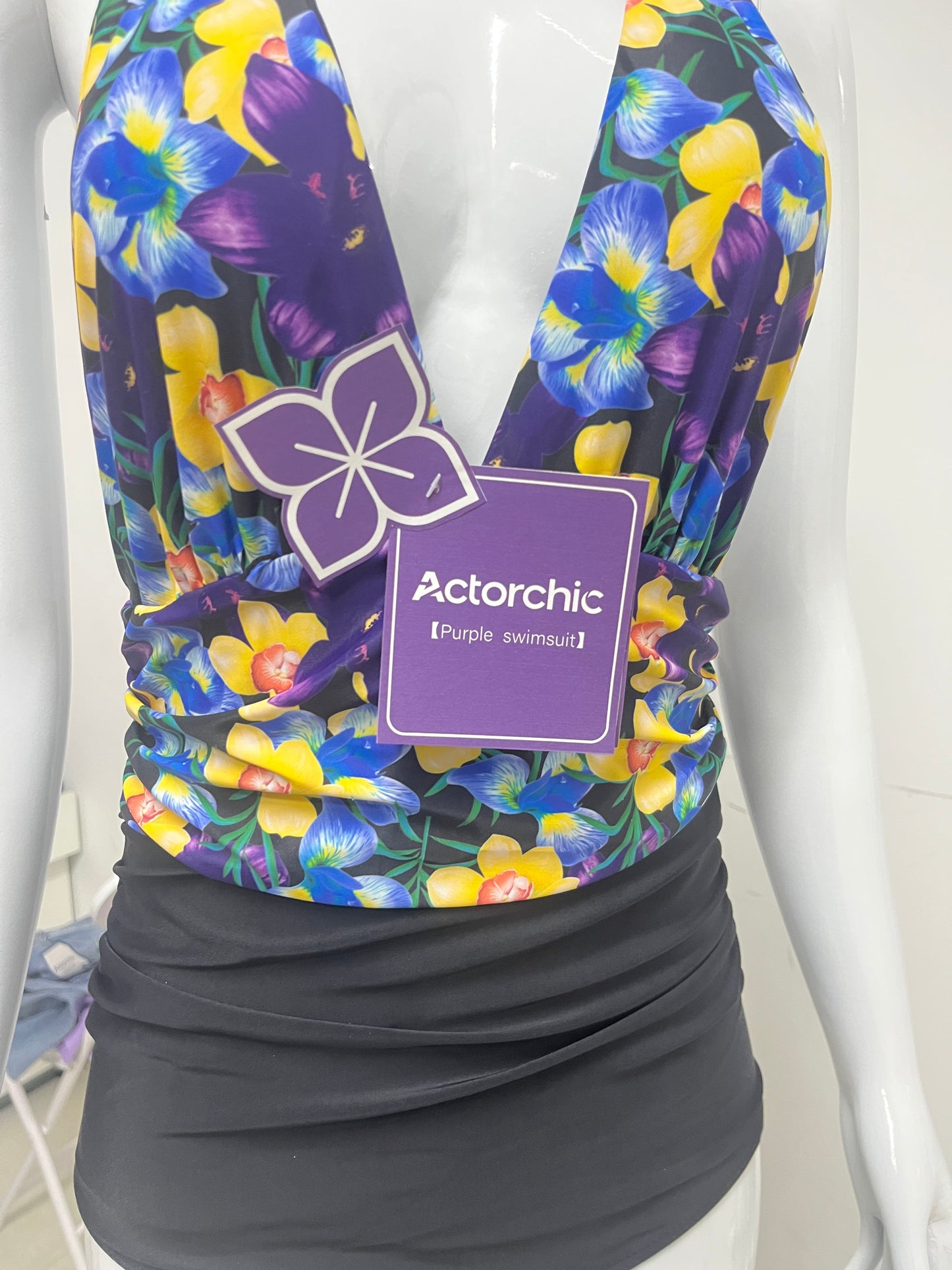 [Actorchic Swim suits]——Deep V Halter One-Piece Swimsuit - Tummy-Control Resort Swimwear