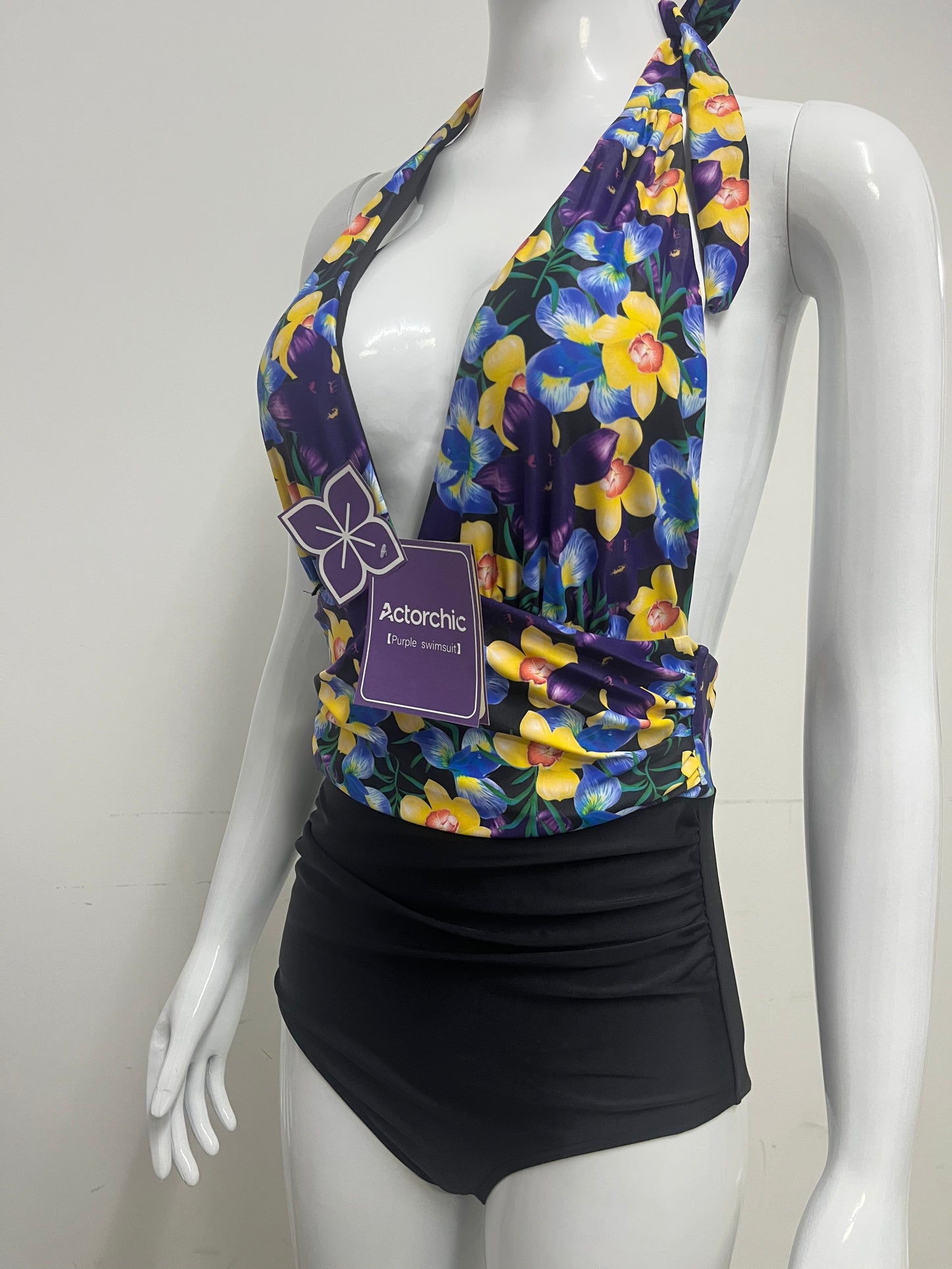 [Actorchic Swim suits]——Deep V Halter One-Piece Swimsuit - Tummy-Control Resort Swimwear