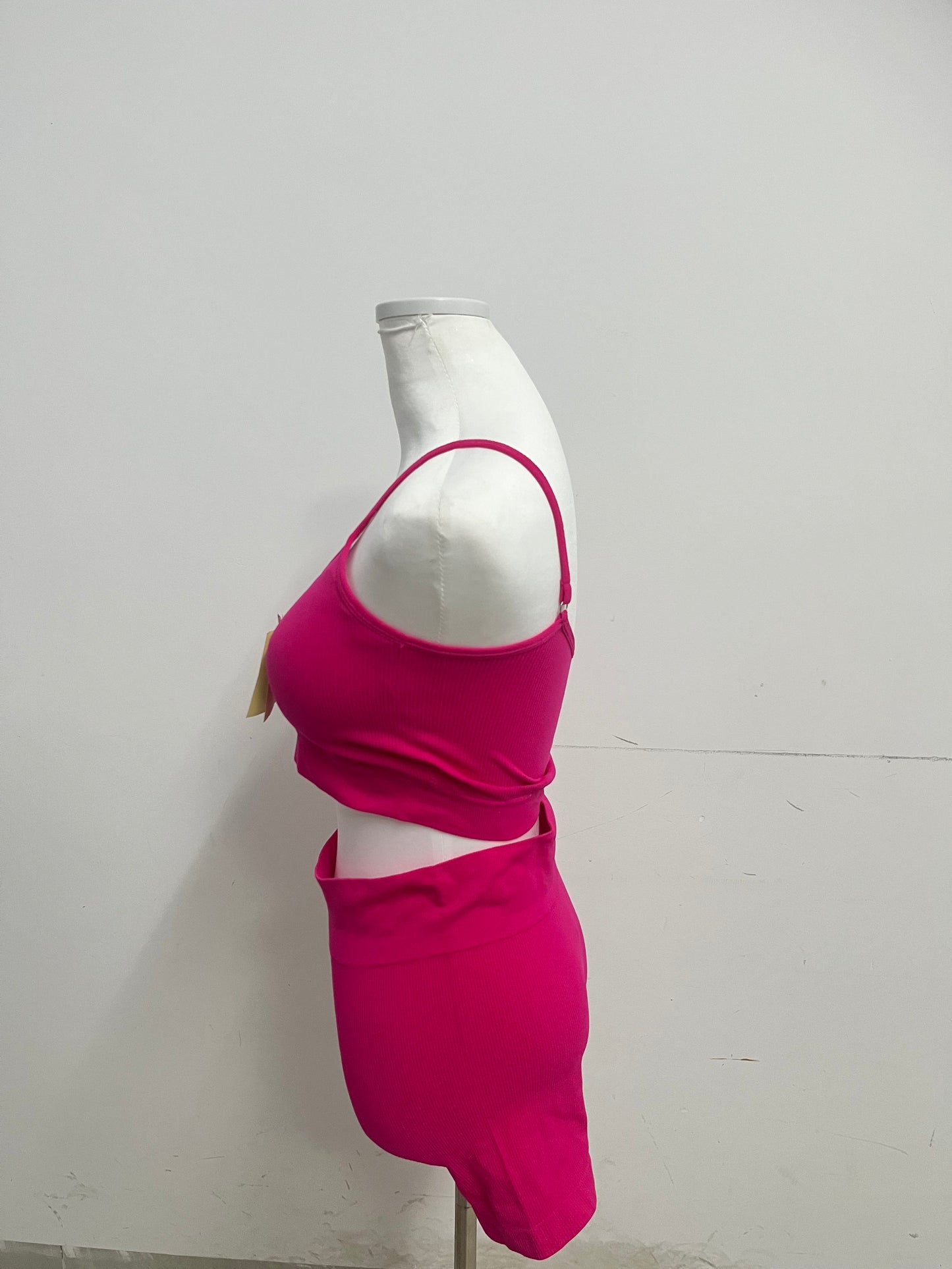 AiJasmine Pink Sportswear Set Skin-Friendly & Slim-Fitting Eye-Catching & Dynamic A Fashionable Choice for Sports and Daily Life