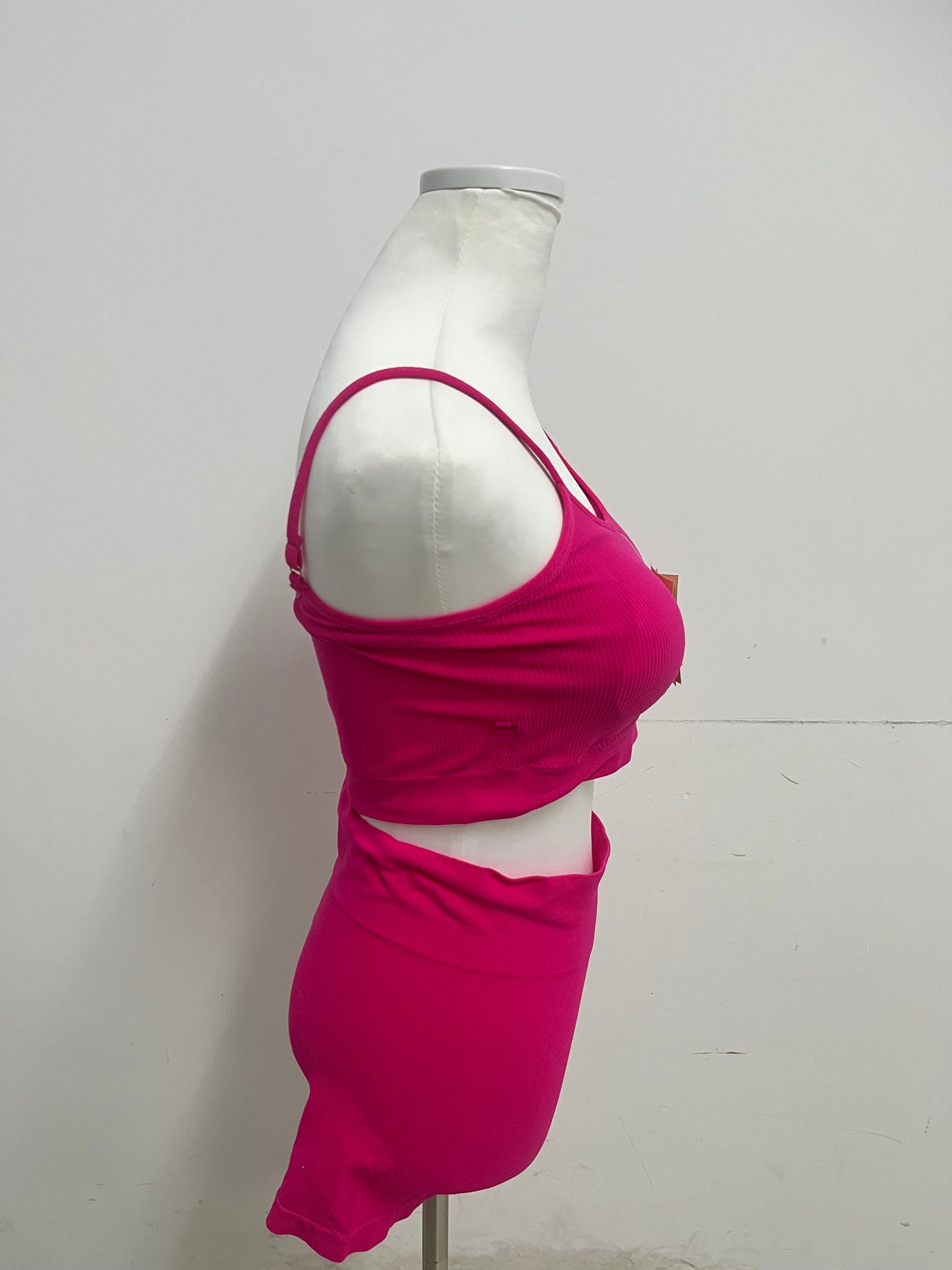 AiJasmine Pink Sportswear Set Skin-Friendly & Slim-Fitting Eye-Catching & Dynamic A Fashionable Choice for Sports and Daily Life