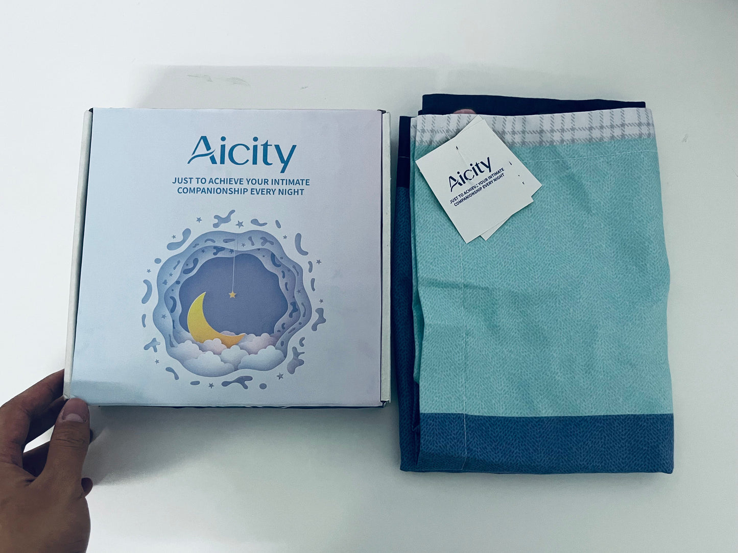 【Aicity Two-Tone Pillow Sham】—— Cozy Bedding Accessory for Intimate Night Companionship