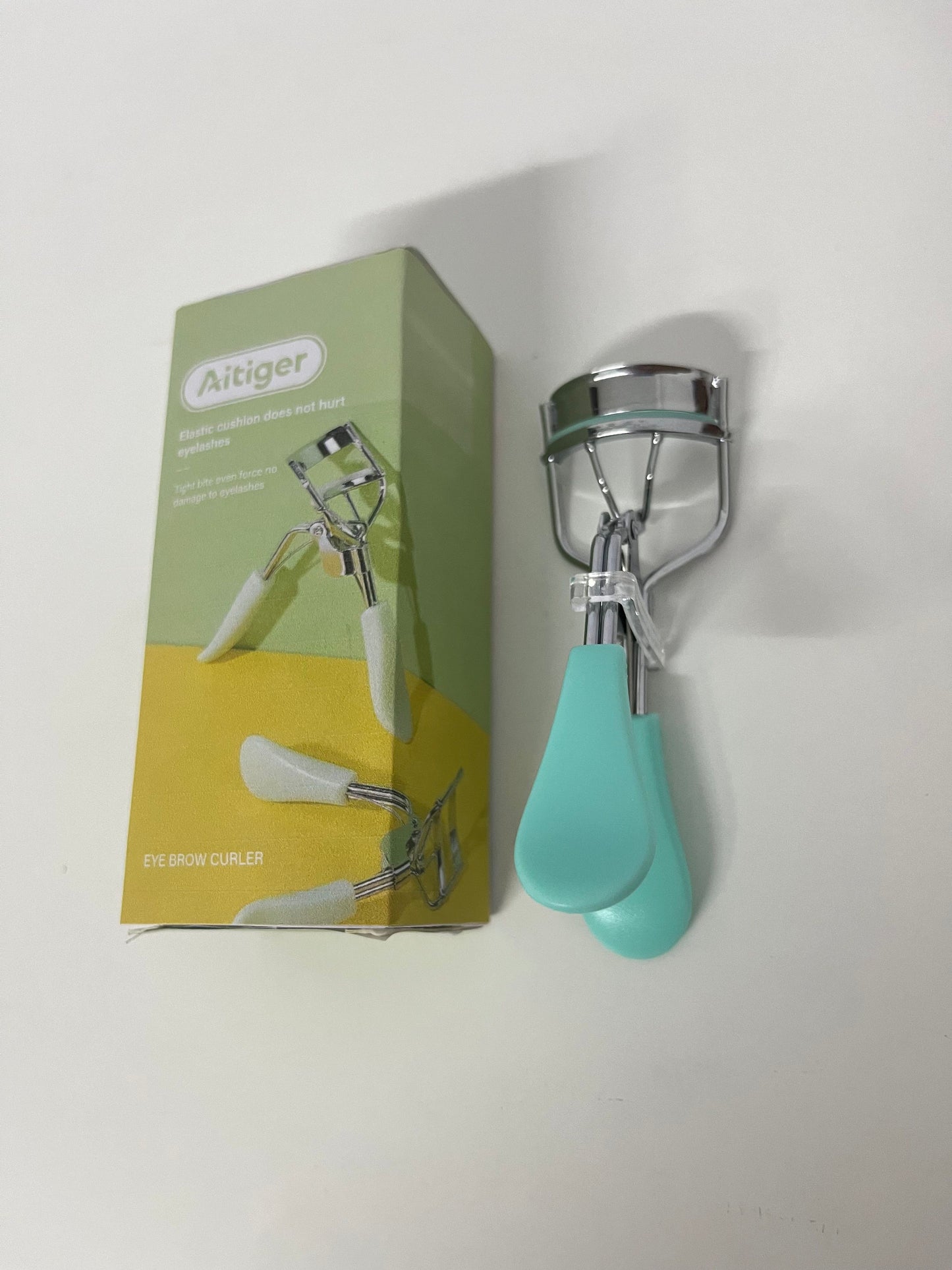 Aitiger Eyelash Curler with Elastic Cushion - Natural Curling, Lash-Friendly, Long-Lasting Makeup Essential