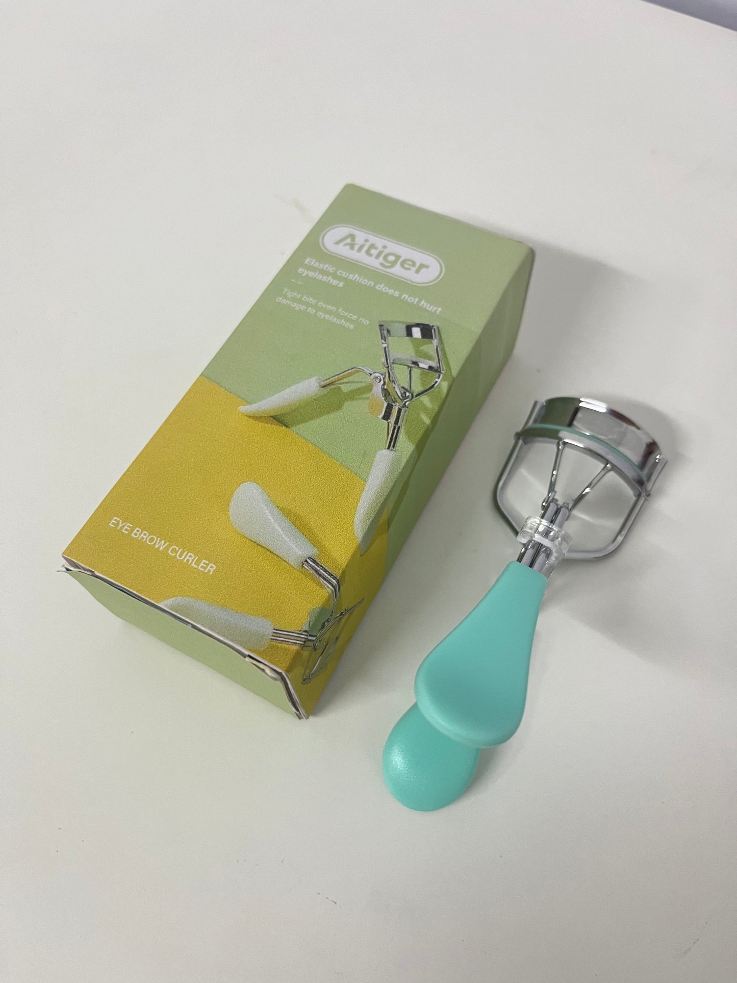 Aitiger Eyelash Curler with Elastic Cushion - Natural Curling, Lash-Friendly, Long-Lasting Makeup Essential