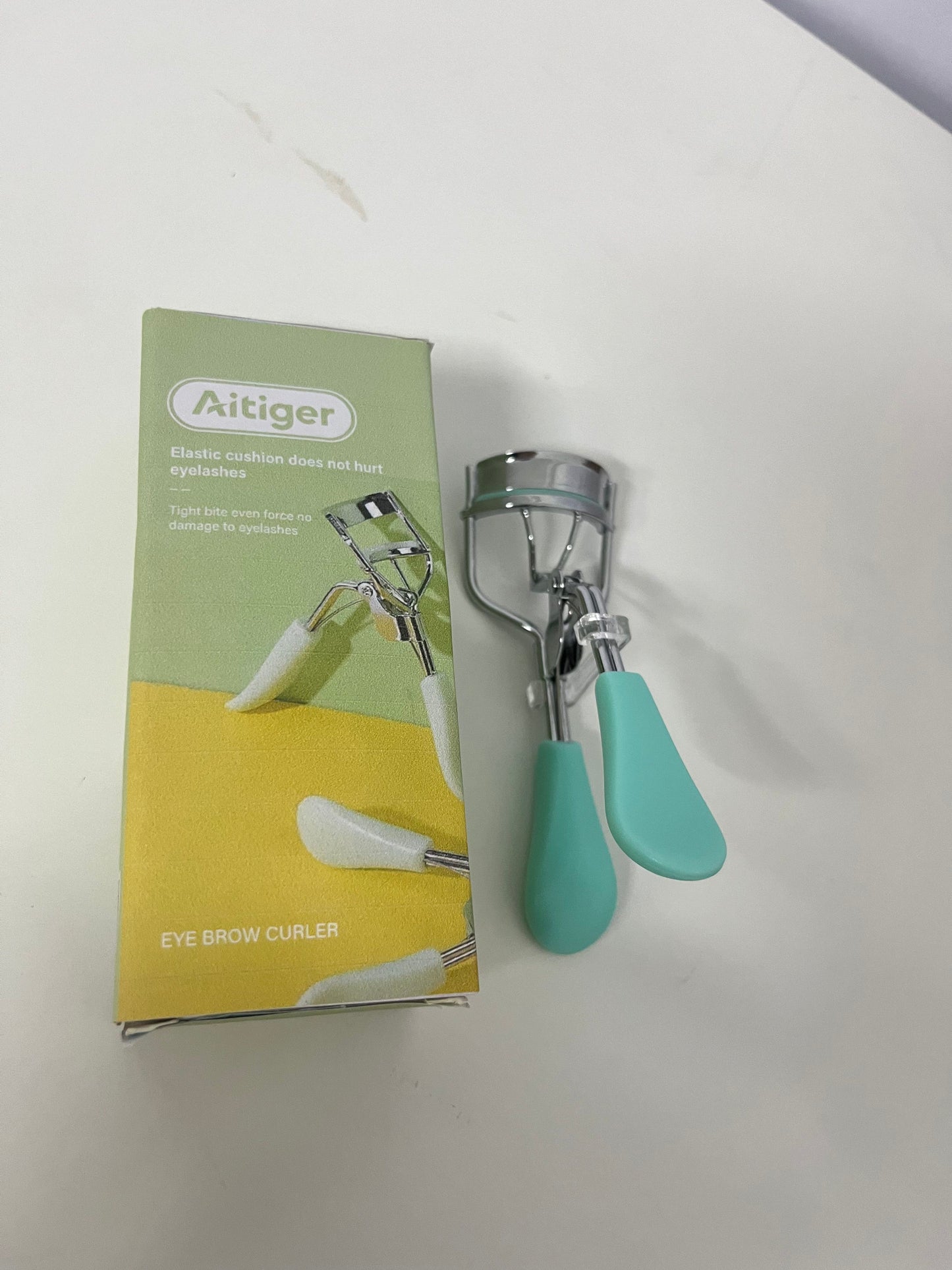 Aitiger Eyelash Curler with Elastic Cushion - Natural Curling, Lash-Friendly, Long-Lasting Makeup Essential