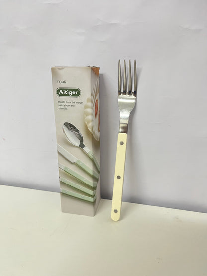 Aitiger is dedicated to creating healthy and safe tableware, safeguarding your dietary health from the very start. This stainless steel dinner fork is a testament to our commitment to quality and wellness.