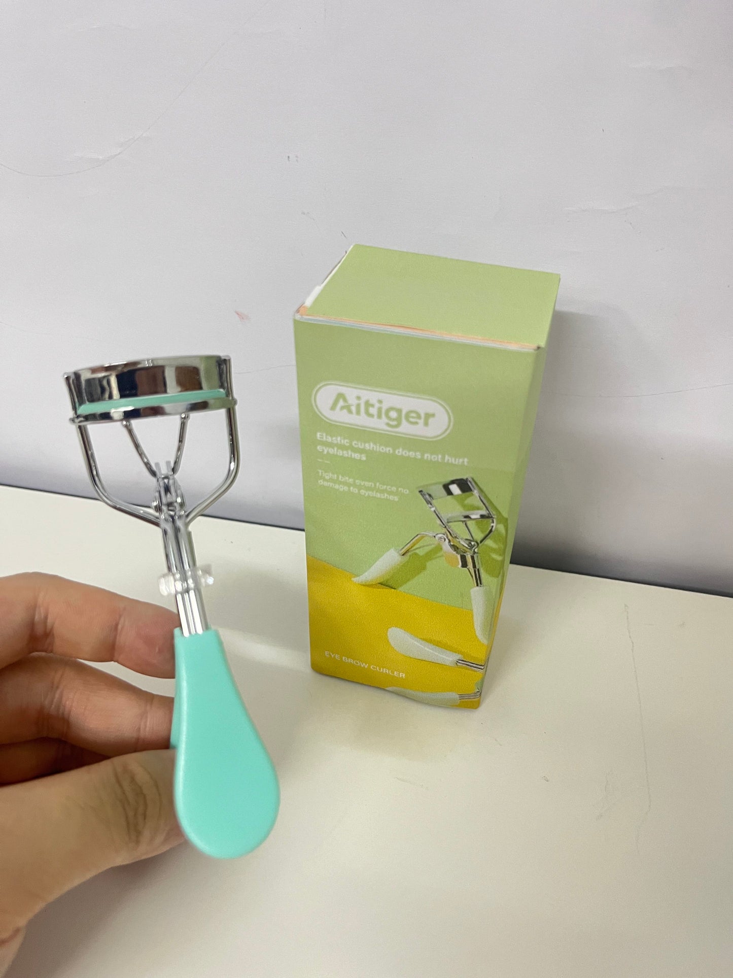 Aitiger Eyelash Curler with Elastic Cushion - Natural Curling, Lash-Friendly, Long-Lasting Makeup Essential