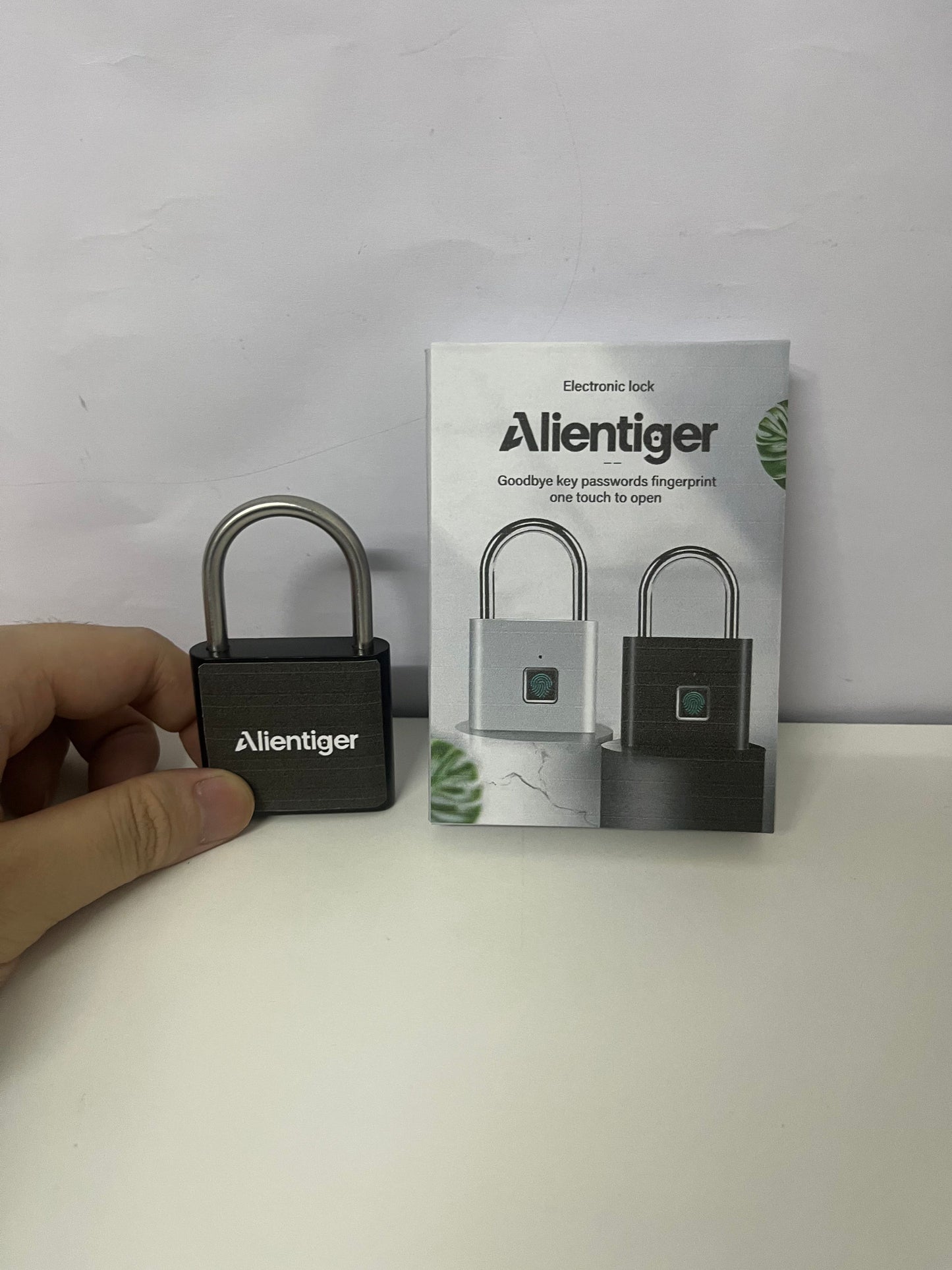 【Alientiger Electric locks】——Alientiger Fingerprint Padlock - One-Touch Unlock, IP65 Waterproof, Rustproof Smart Lock for Indoor & Outdoor Use