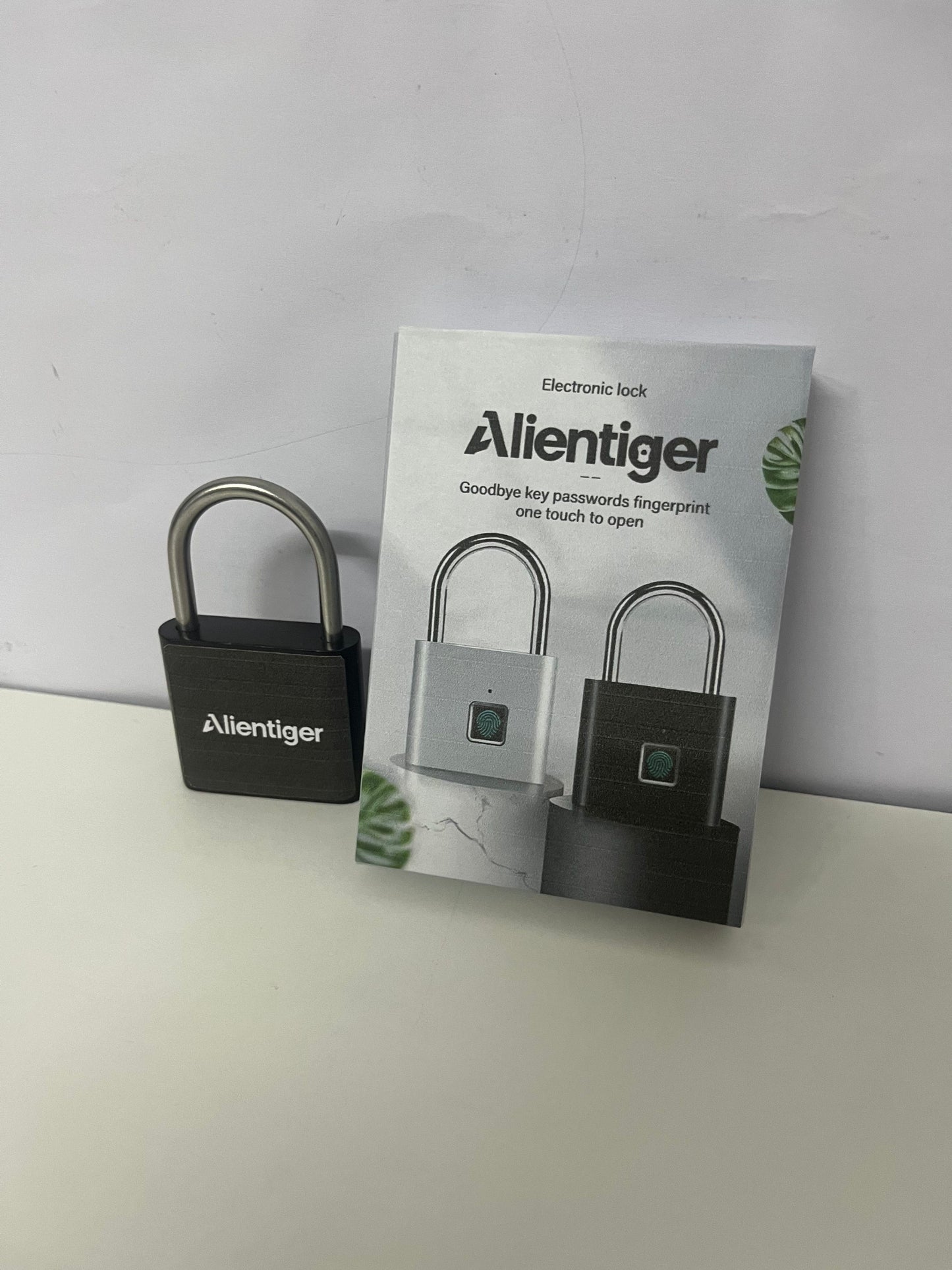 【Alientiger Electric locks】——Alientiger Fingerprint Padlock - One-Touch Unlock, IP65 Waterproof, Rustproof Smart Lock for Indoor & Outdoor Use