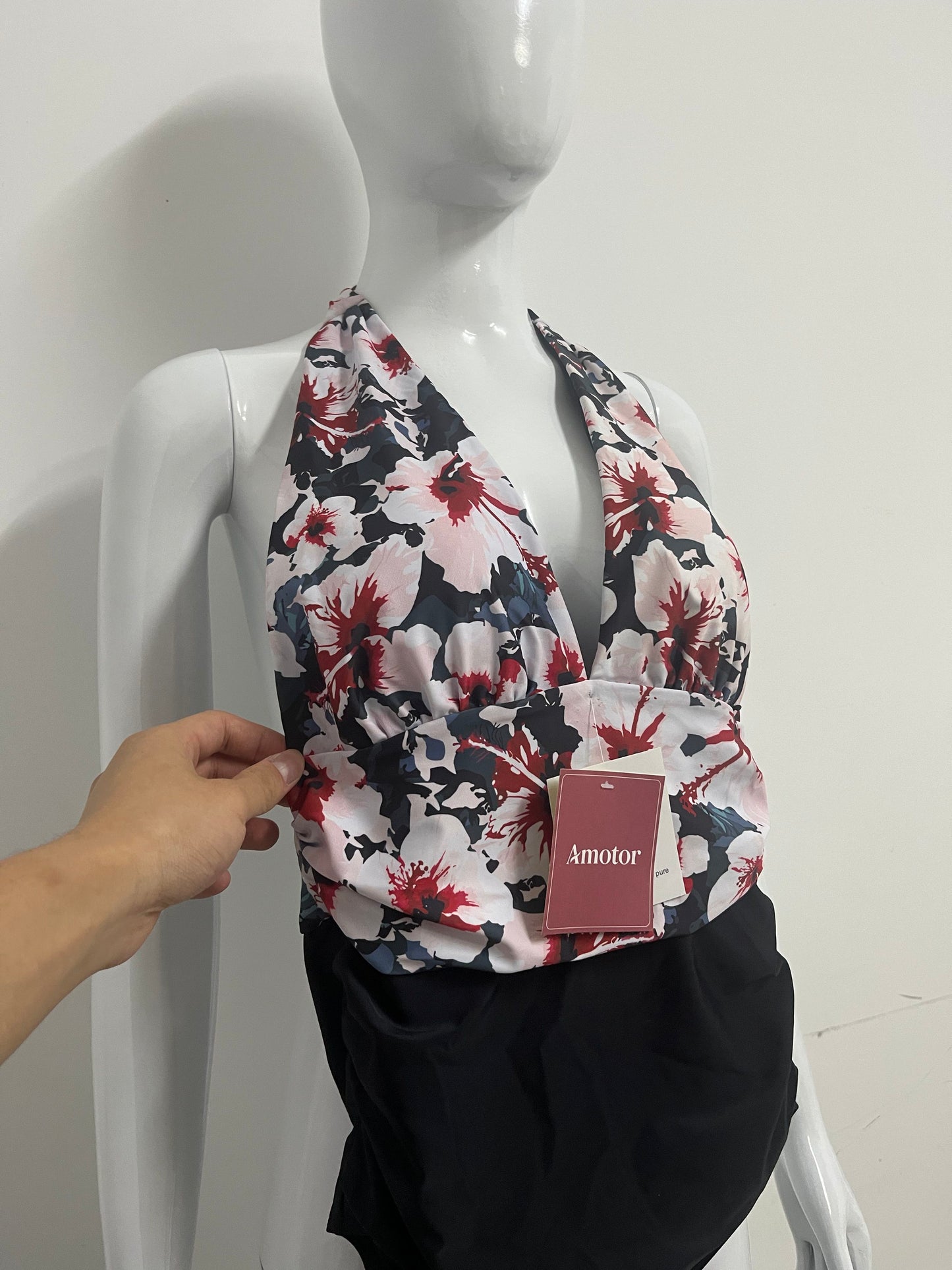 【Amotor Floral Halter One-Piece Swimsuit】—— Chic & Flattering Swimwear for Confident Beach Days