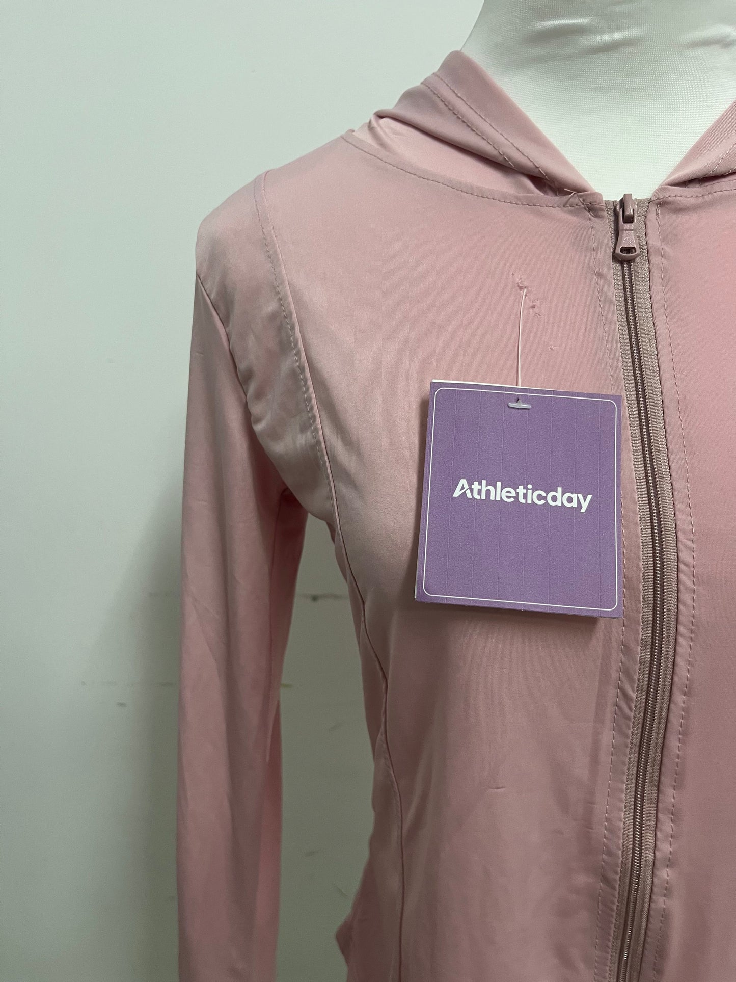【Athleticday Light Pink Hooded Top】—— Comfort & Style for Daily Movement