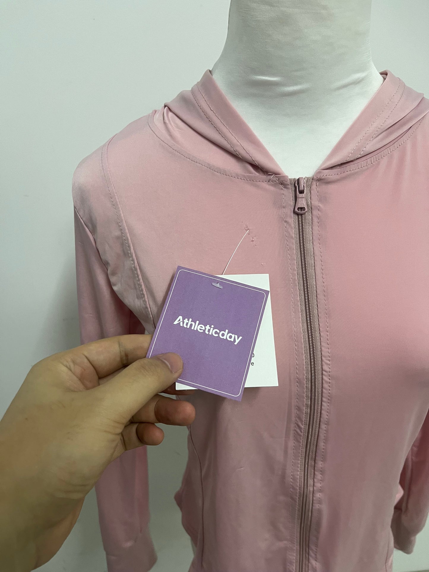 【Athleticday Light Pink Hooded Top】—— Comfort & Style for Daily Movement