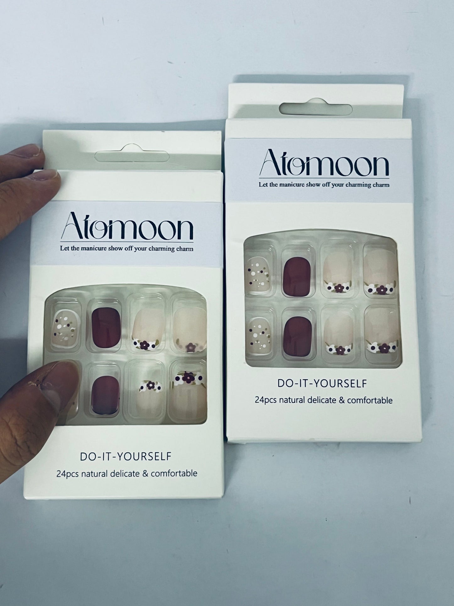 Atomoon 24Pcs Floral Press on Nails, DIY Artificial Nails Set, Natural Delicate & Comfortable Fake Nails for Women (Flower Design)