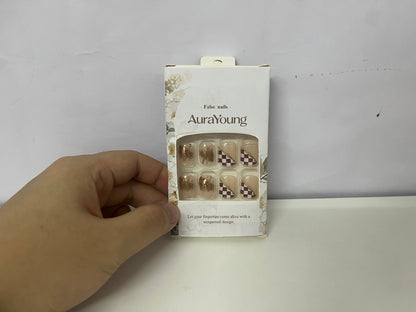 AuraYoung Retro Plaid & Gilded Fake Nails Exquisite Item for Fingertip Atmosphere