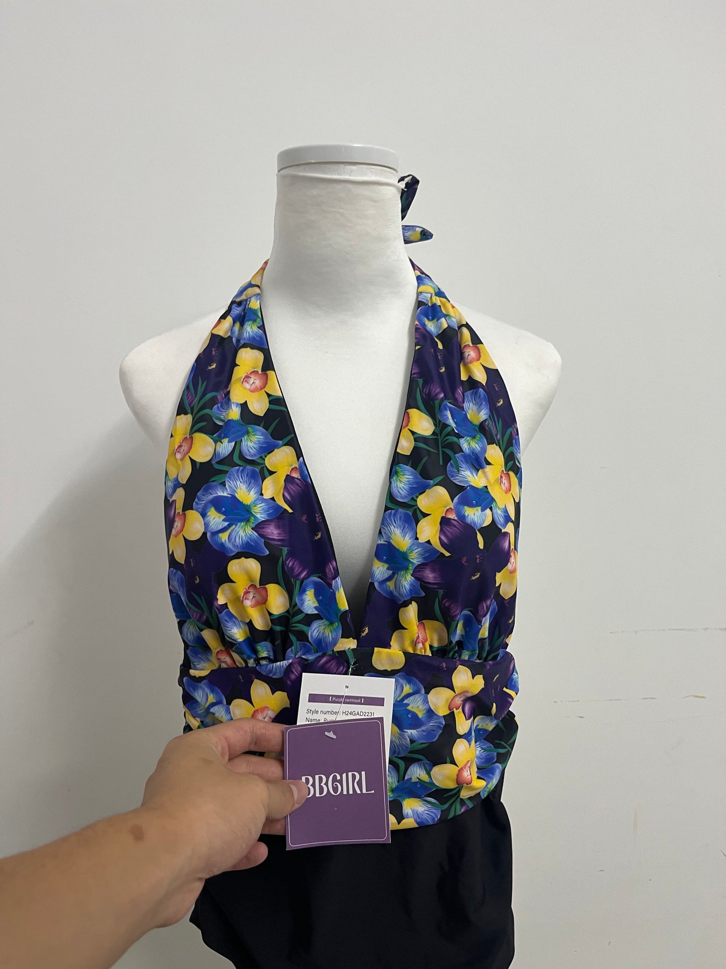 【BBGIRL Floral Halter Swimsuit】—— Vibrant & Stylish Swimwear for Summer