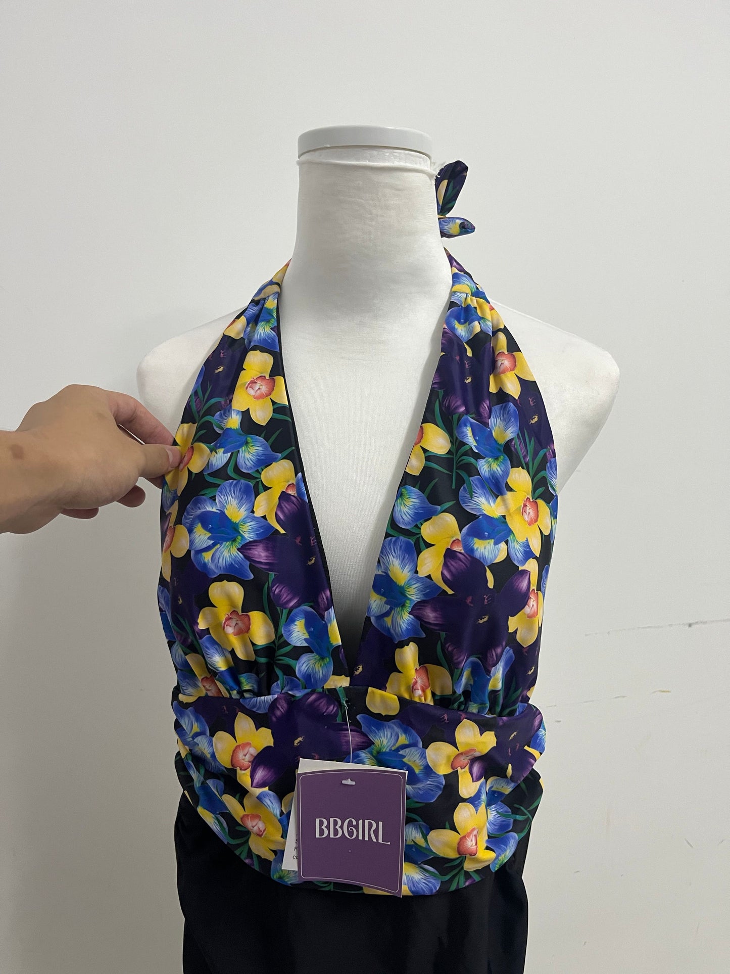 【BBGIRL Floral Halter Swimsuit】—— Vibrant & Stylish Swimwear for Summer
