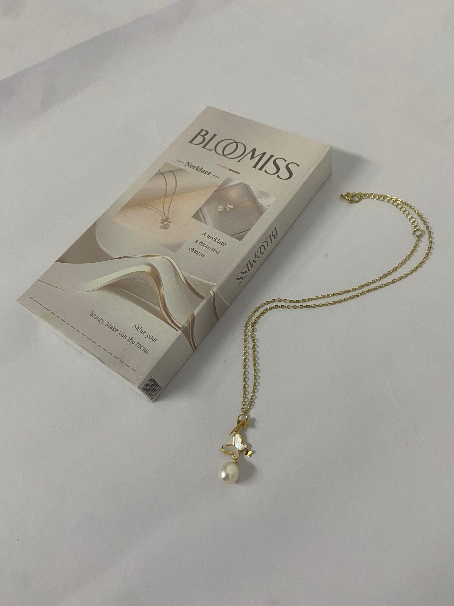 BLOOMISS Jewel chains Pendant Necklace For Women Butterfly Pendant Clavicle Chain Necklace Gold Pearl Butterfly Necklace Personality Temperament and Design Pearl Necklace Jewelry Gifts