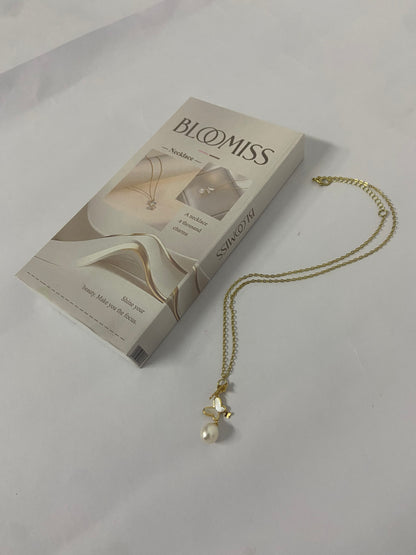 BLOOMISS Jewel chains Pendant Necklace For Women Butterfly Pendant Clavicle Chain Necklace Gold Pearl Butterfly Necklace Personality Temperament and Design Pearl Necklace Jewelry Gifts