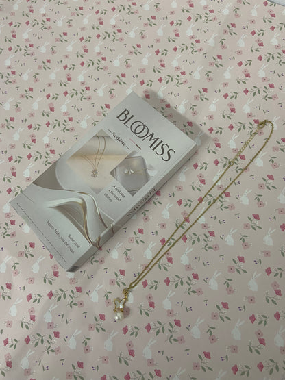 BLOOMISS Jewel chains Pendant Necklace For Women Butterfly Pendant Clavicle Chain Necklace Gold Pearl Butterfly Necklace Personality Temperament and Design Pearl Necklace Jewelry Gifts