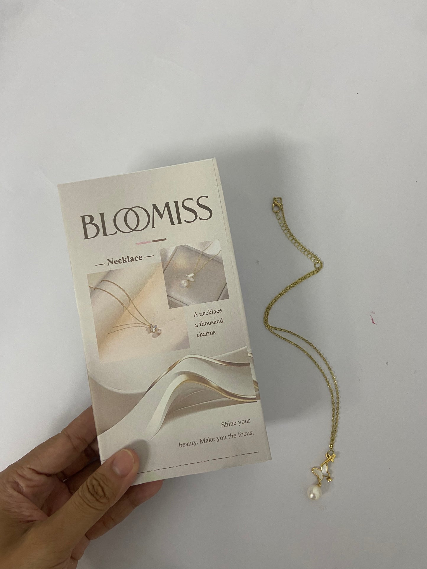 BLOOMISS Jewel chains Pendant Necklace For Women Butterfly Pendant Clavicle Chain Necklace Gold Pearl Butterfly Necklace Personality Temperament and Design Pearl Necklace Jewelry Gifts