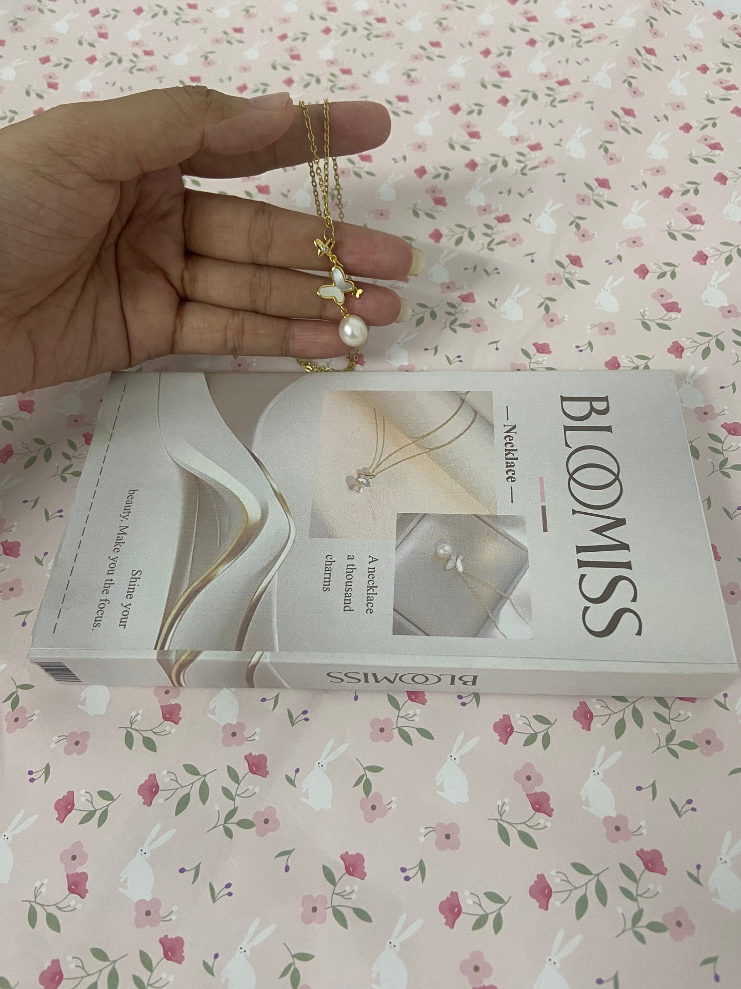 BLOOMISS Jewel chains Pendant Necklace For Women Butterfly Pendant Clavicle Chain Necklace Gold Pearl Butterfly Necklace Personality Temperament and Design Pearl Necklace Jewelry Gifts