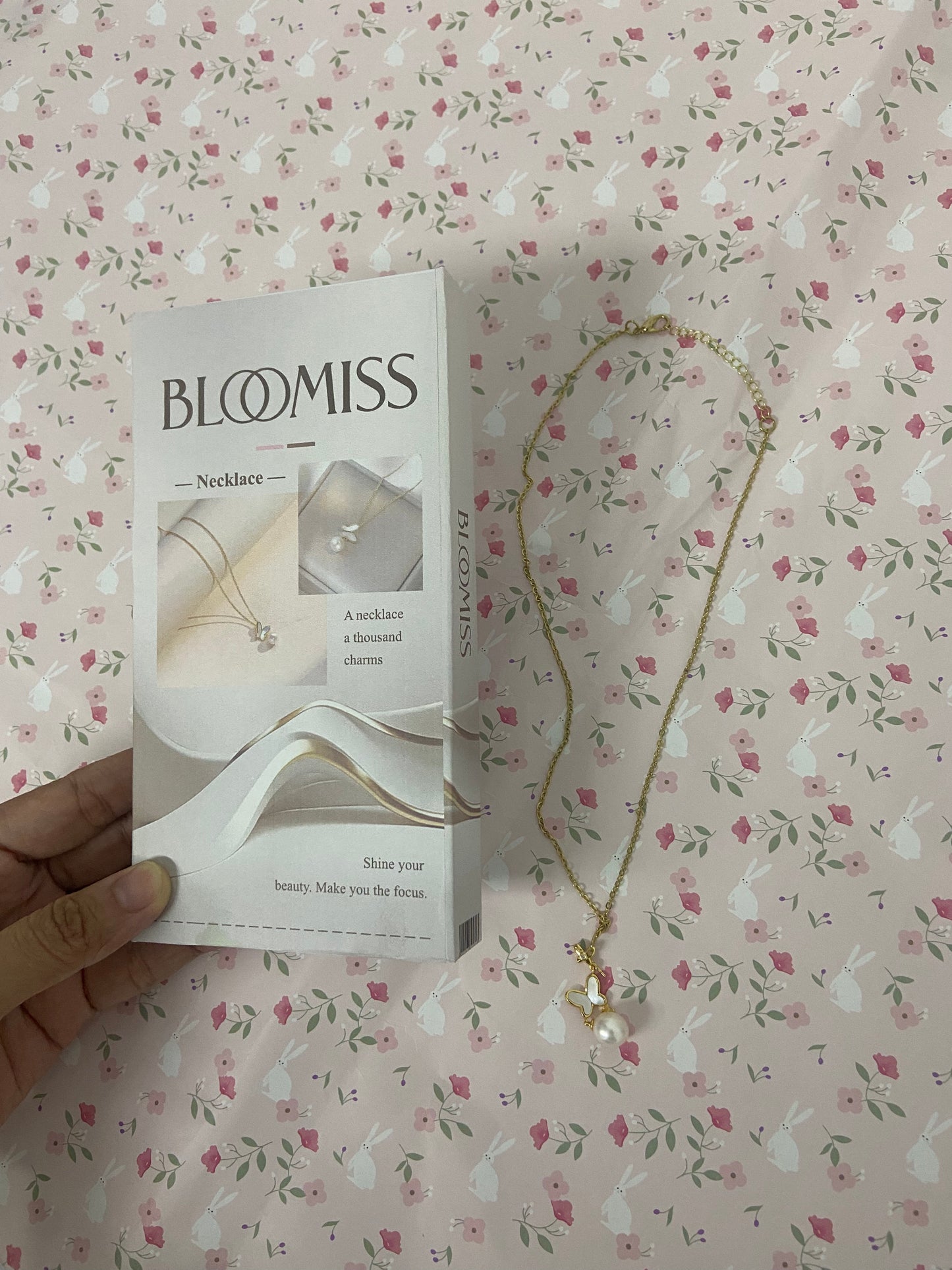 BLOOMISS Jewel chains Pendant Necklace For Women Butterfly Pendant Clavicle Chain Necklace Gold Pearl Butterfly Necklace Personality Temperament and Design Pearl Necklace Jewelry Gifts