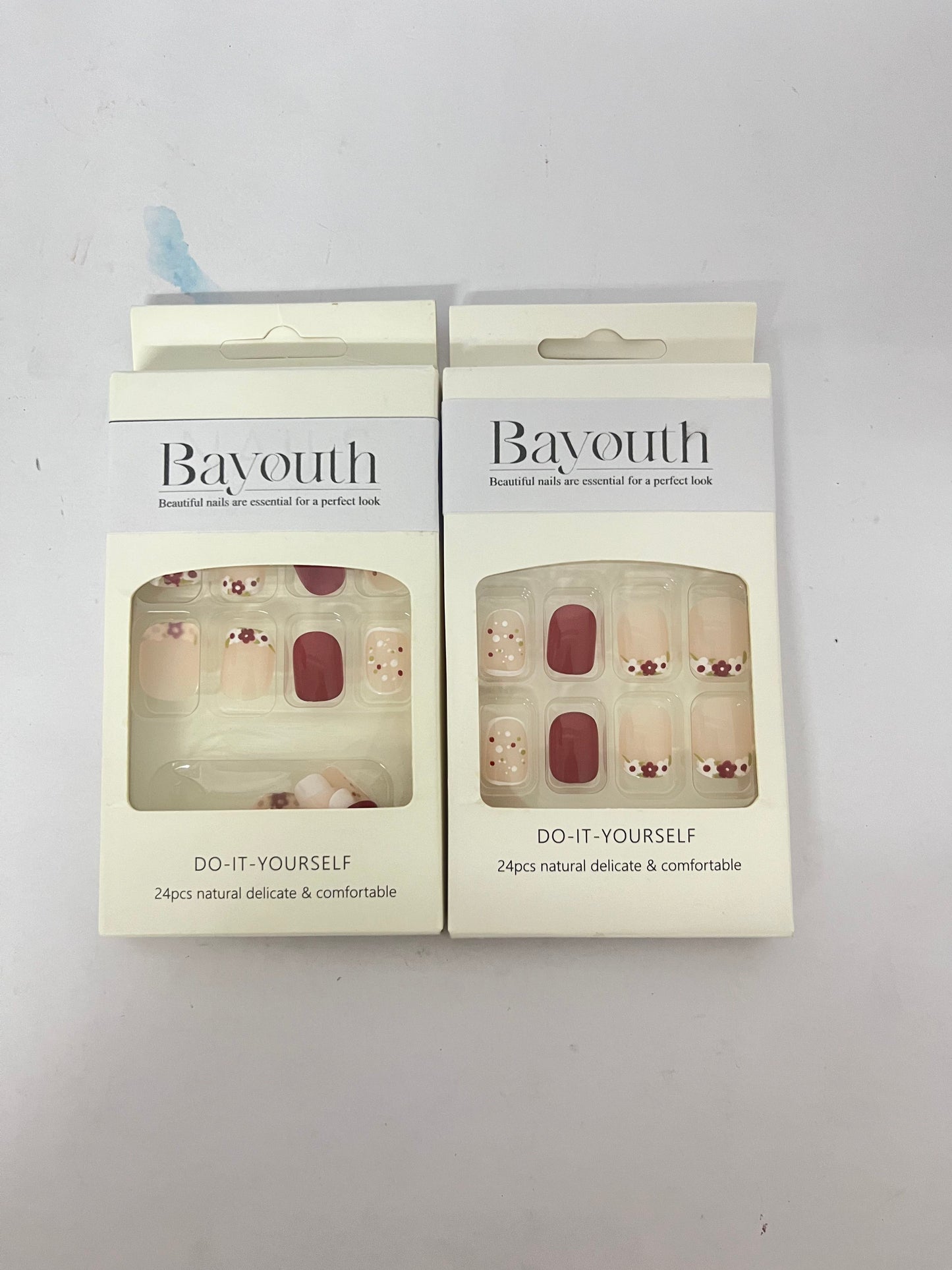 Bayouth False nails Short Press on Nails Square Fake Nails Bling Full Cover French False Nails for Women and Girls 24PCS