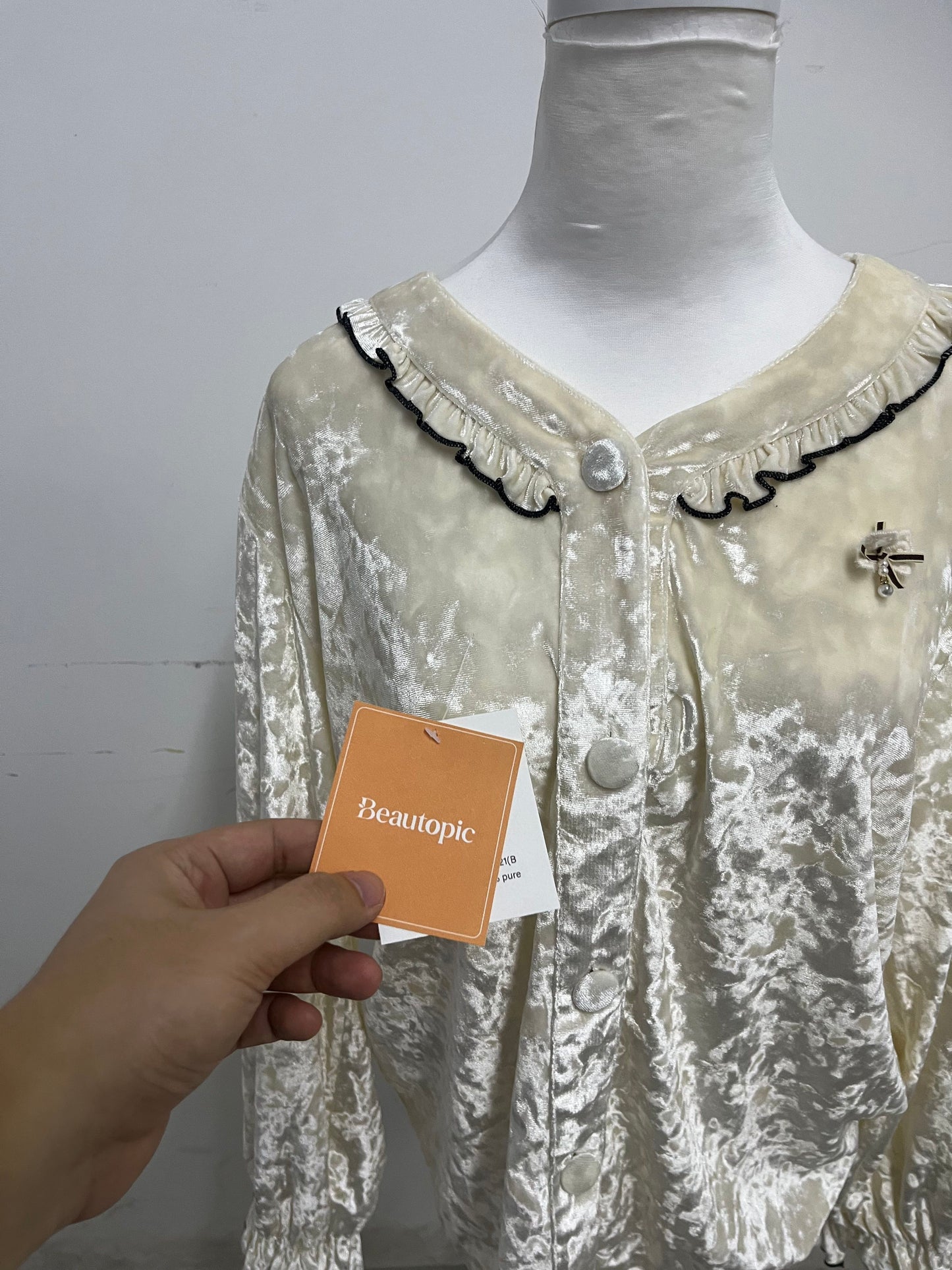 【Beautopic Crushed Velvet Long-Sleeve Nightshirt】—— Luxurious & Cozy Sleepwear with Feminine Details