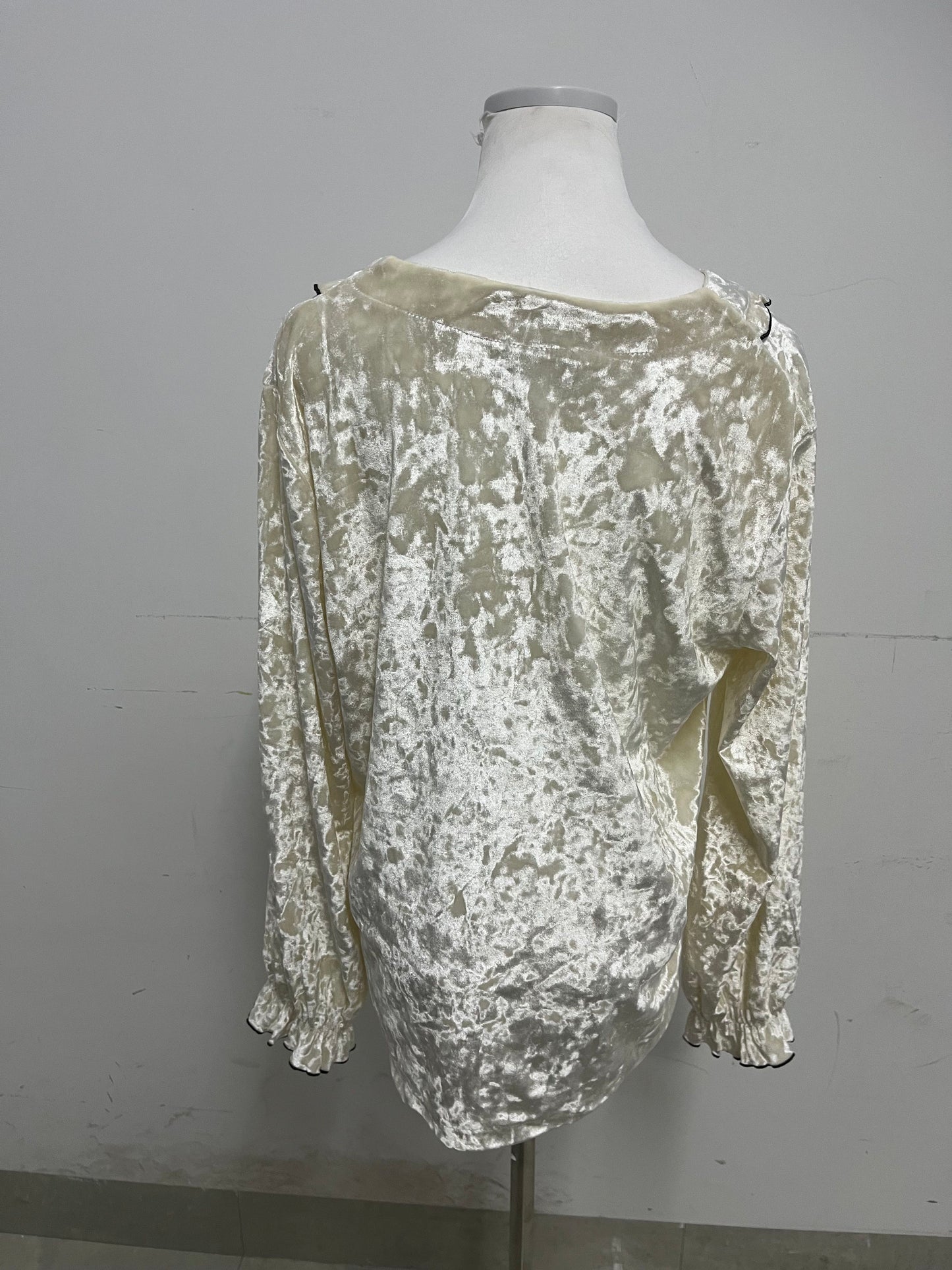 【Beautopic Crushed Velvet Long-Sleeve Nightshirt】—— Luxurious & Cozy Sleepwear with Feminine Details
