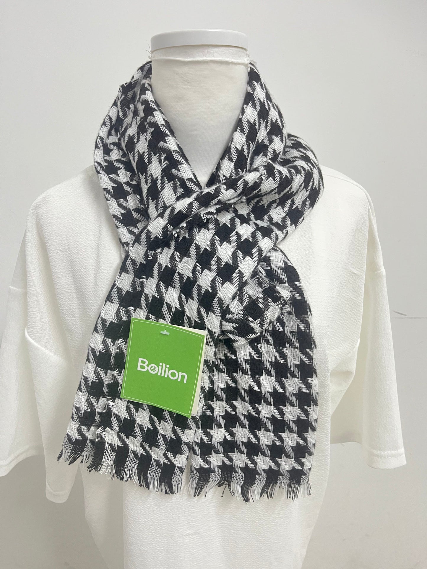【Boilion Black & White Houndstooth Scarf】—— Timeless Pattern for Daily Styling